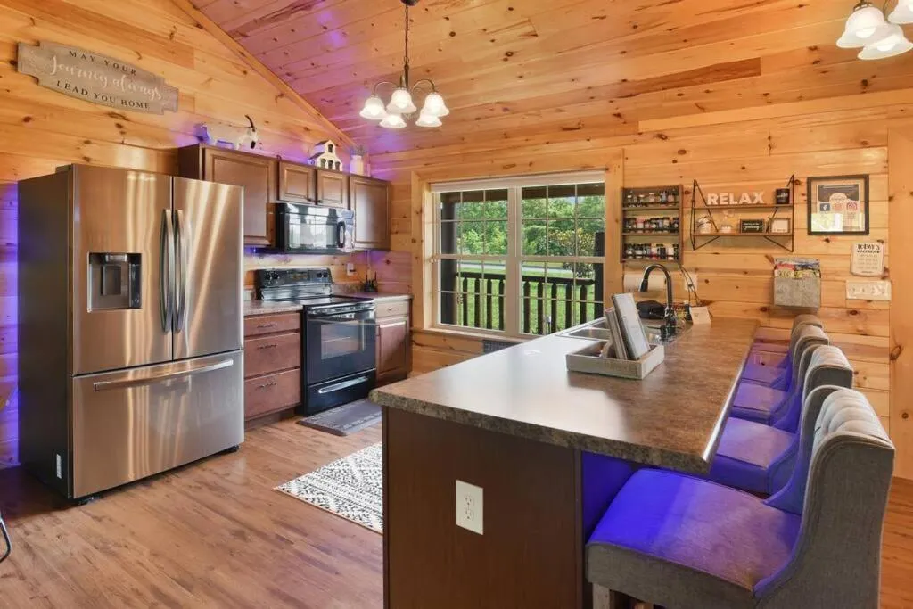 Enchanted Forest Cabin And Teepee! Lights & Laser Show! Private Hot Tub! Unique Stay!
