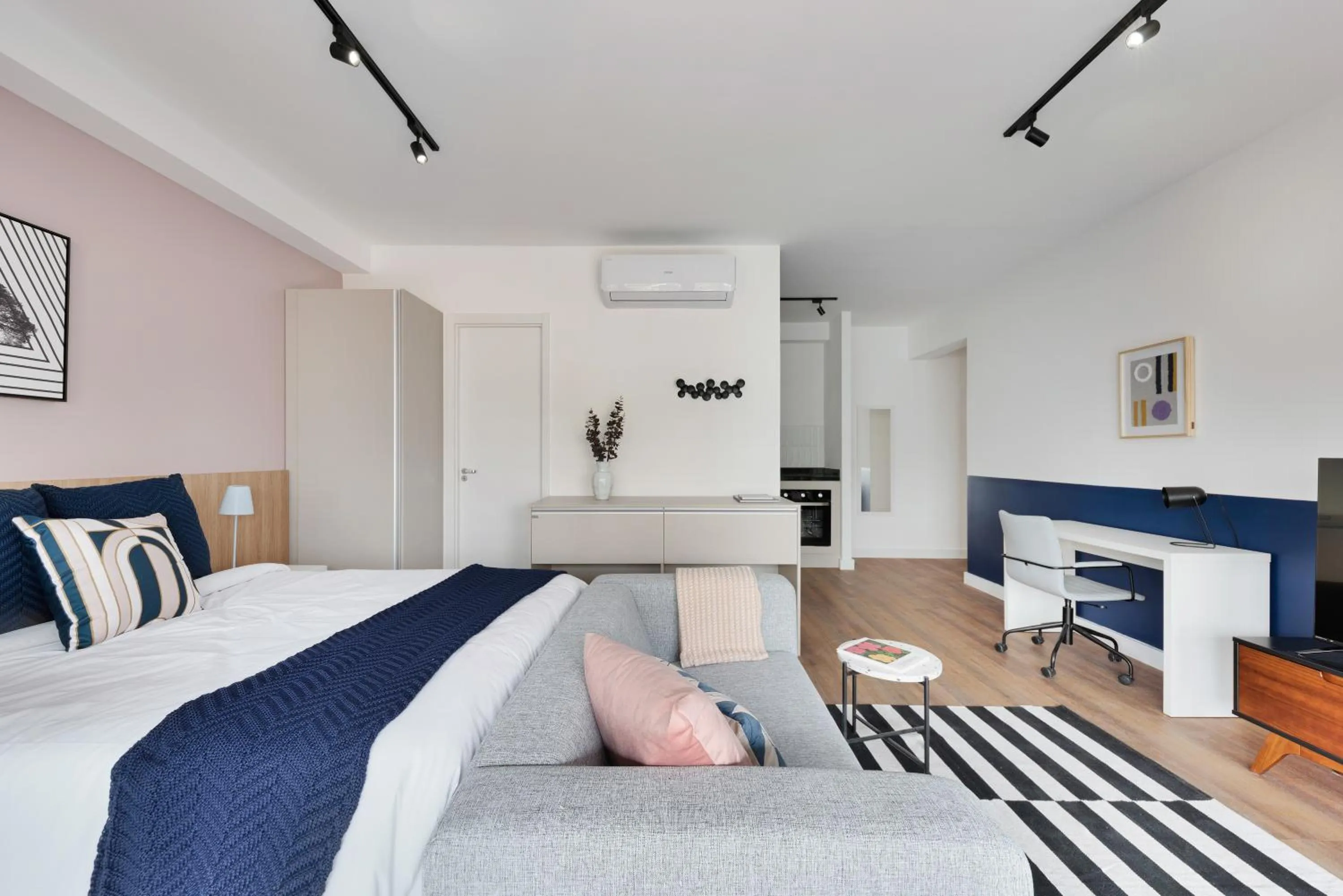 Photo of the whole room, Bed in Charlie Edição Jardim Paulista