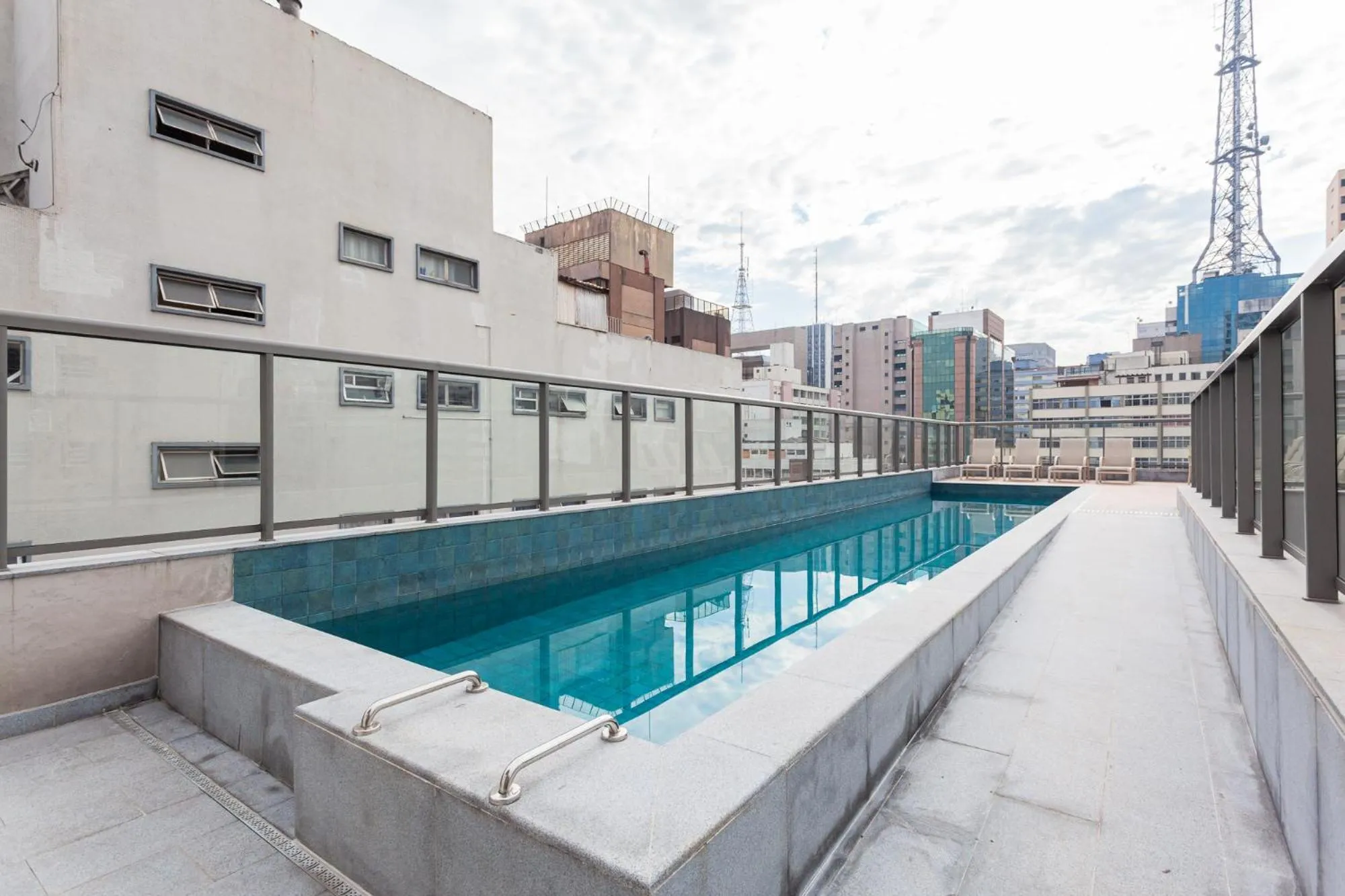 Swimming pool in Charlie Edição Jardim Paulista