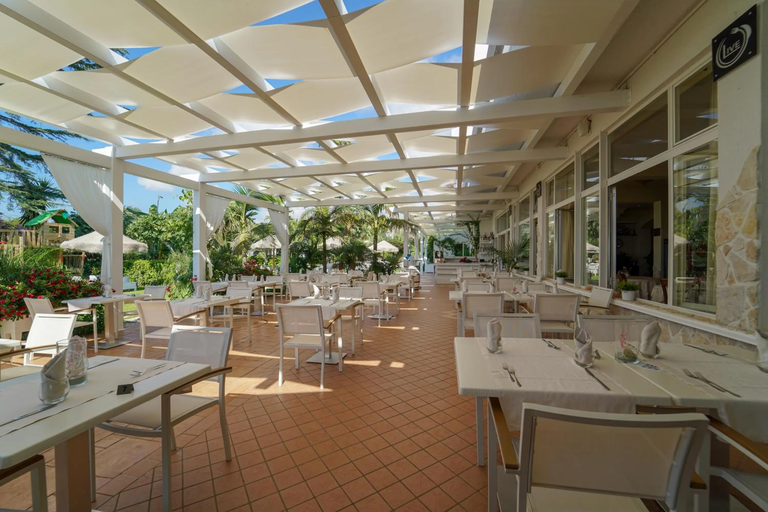 Restaurant/places to eat in La Bussola Hotel Calabria