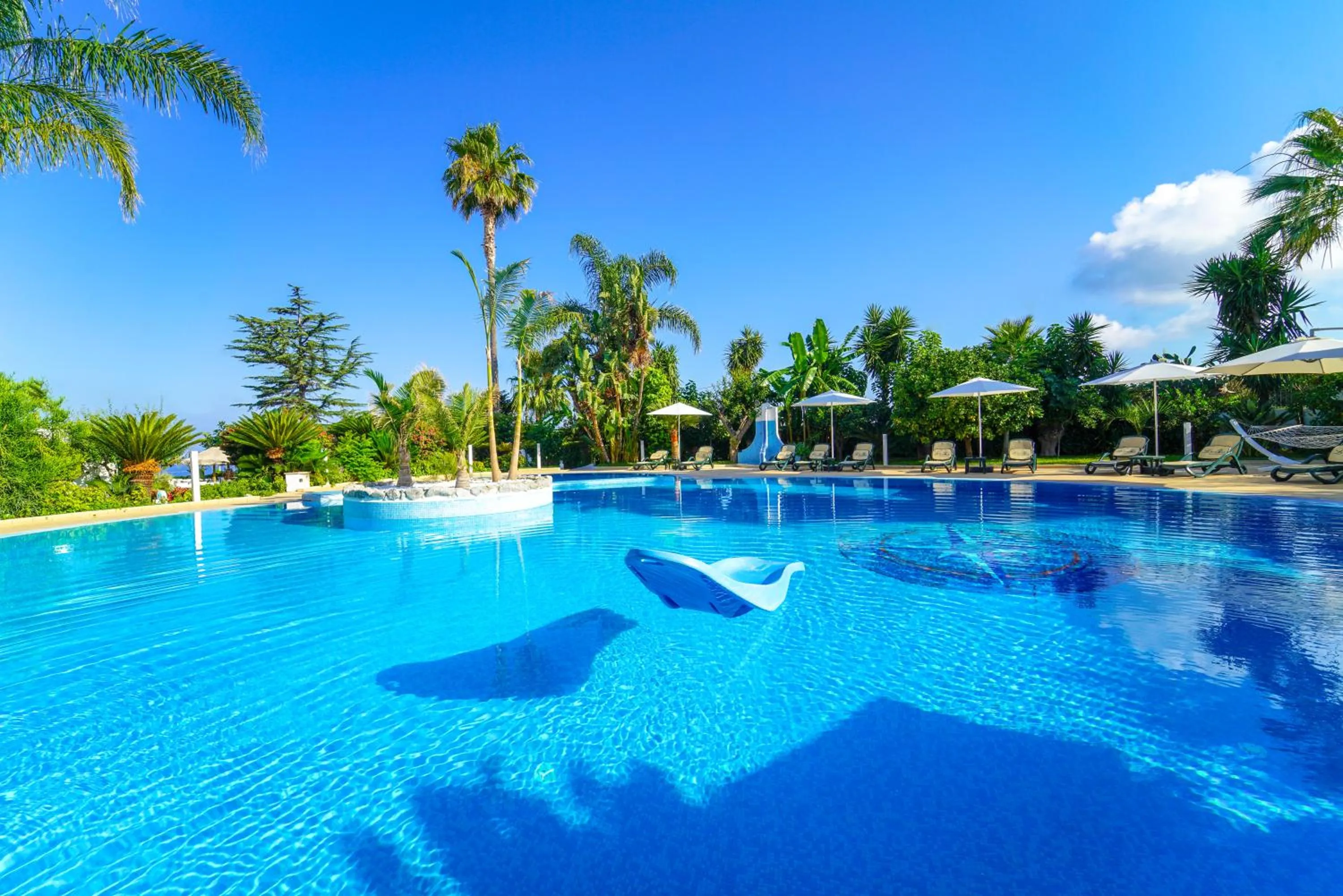 Swimming pool in La Bussola Hotel Calabria