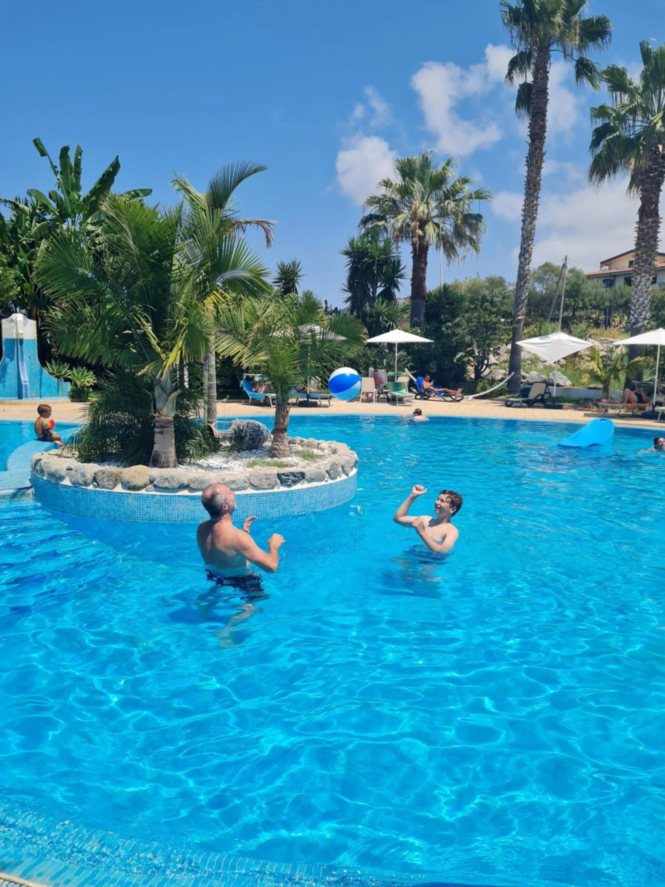 Swimming pool in La Bussola Hotel Calabria