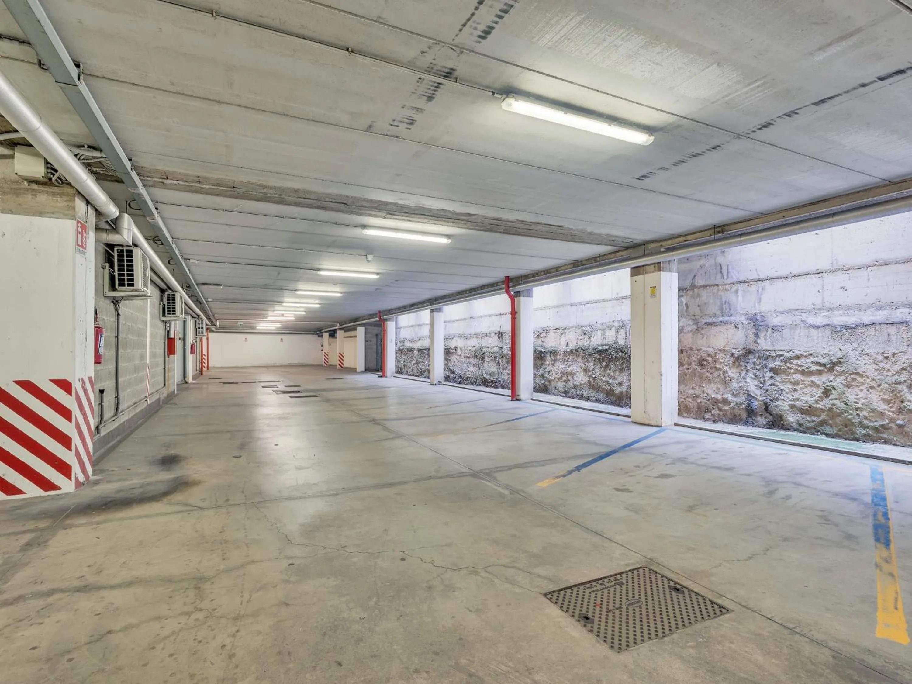 Lobby or reception in B&B HOTEL Milano Cologno Studios