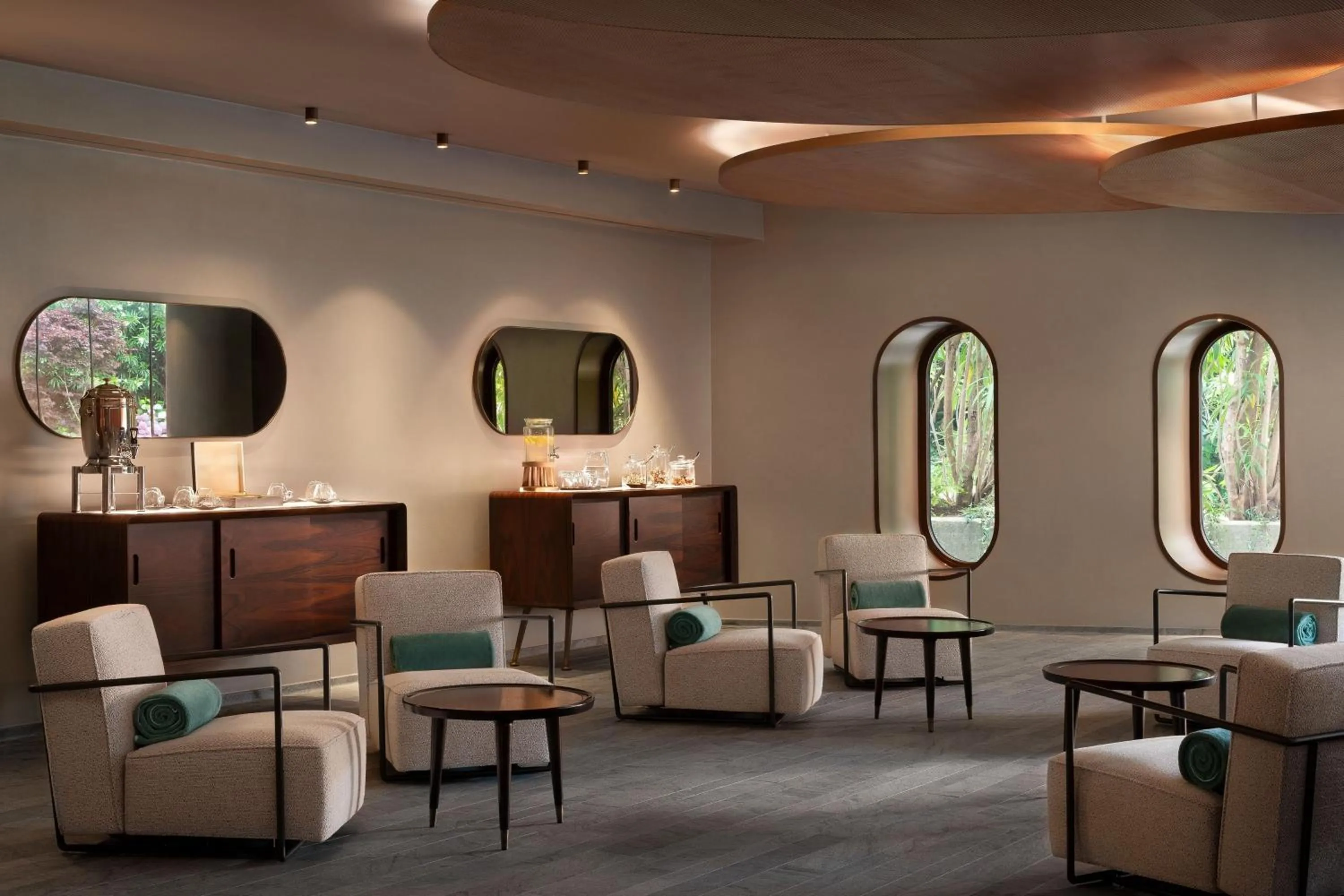 Lounge or bar in Sheraton Lake Como Hotel