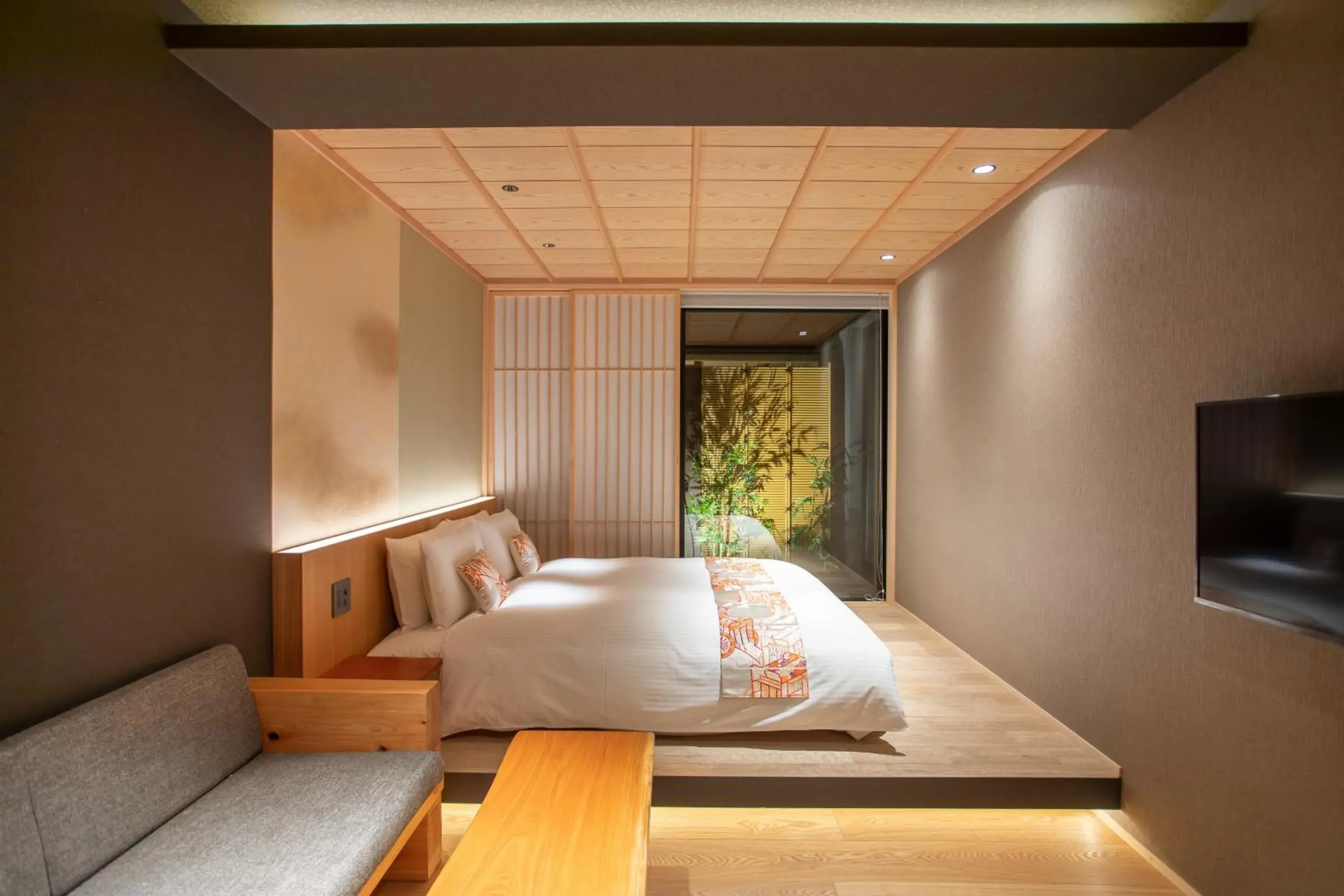 Queen Room with Shower - single occupancy - Non-Smoking in Hotel Legasta Kyoto Higashiyama Sanjo Queen Room with Shower - single occupancy - Non-Smoking in Hotel Legasta Kyoto Higashiyama Sanjo