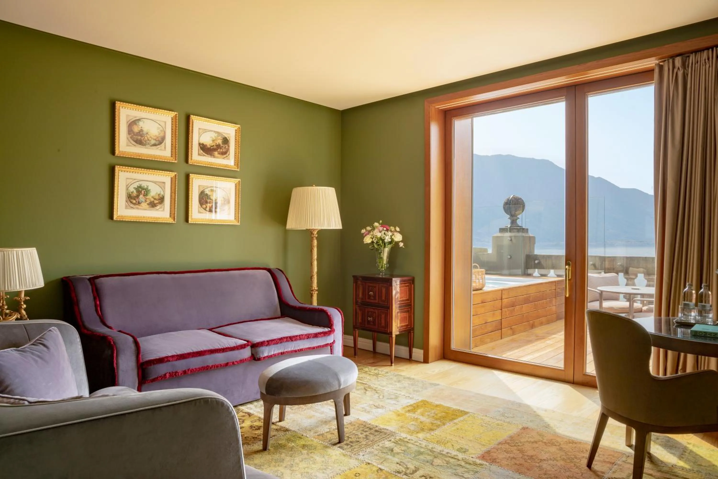 Seating area in Grand Hotel Tremezzo