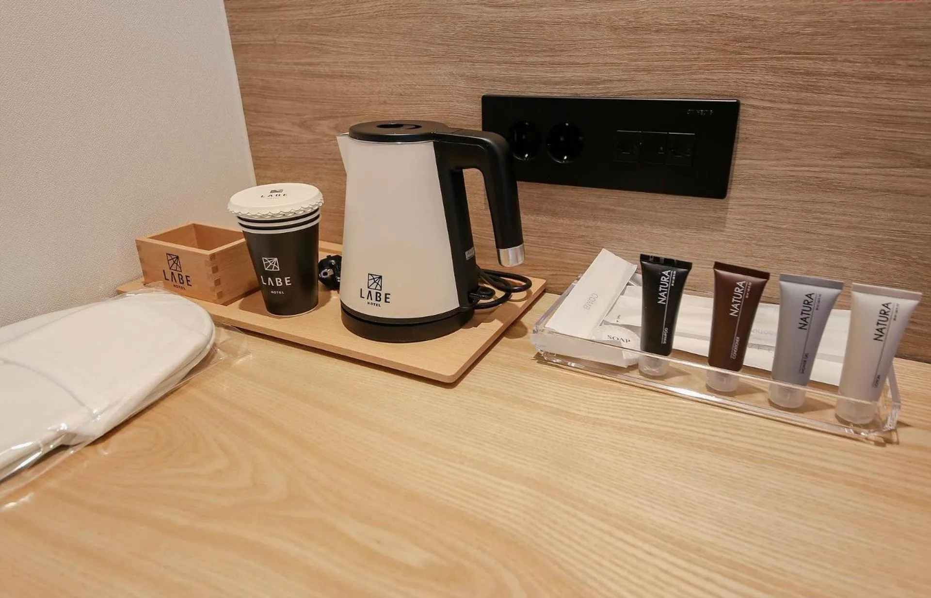 Coffee/tea facilities in LABE Hotel