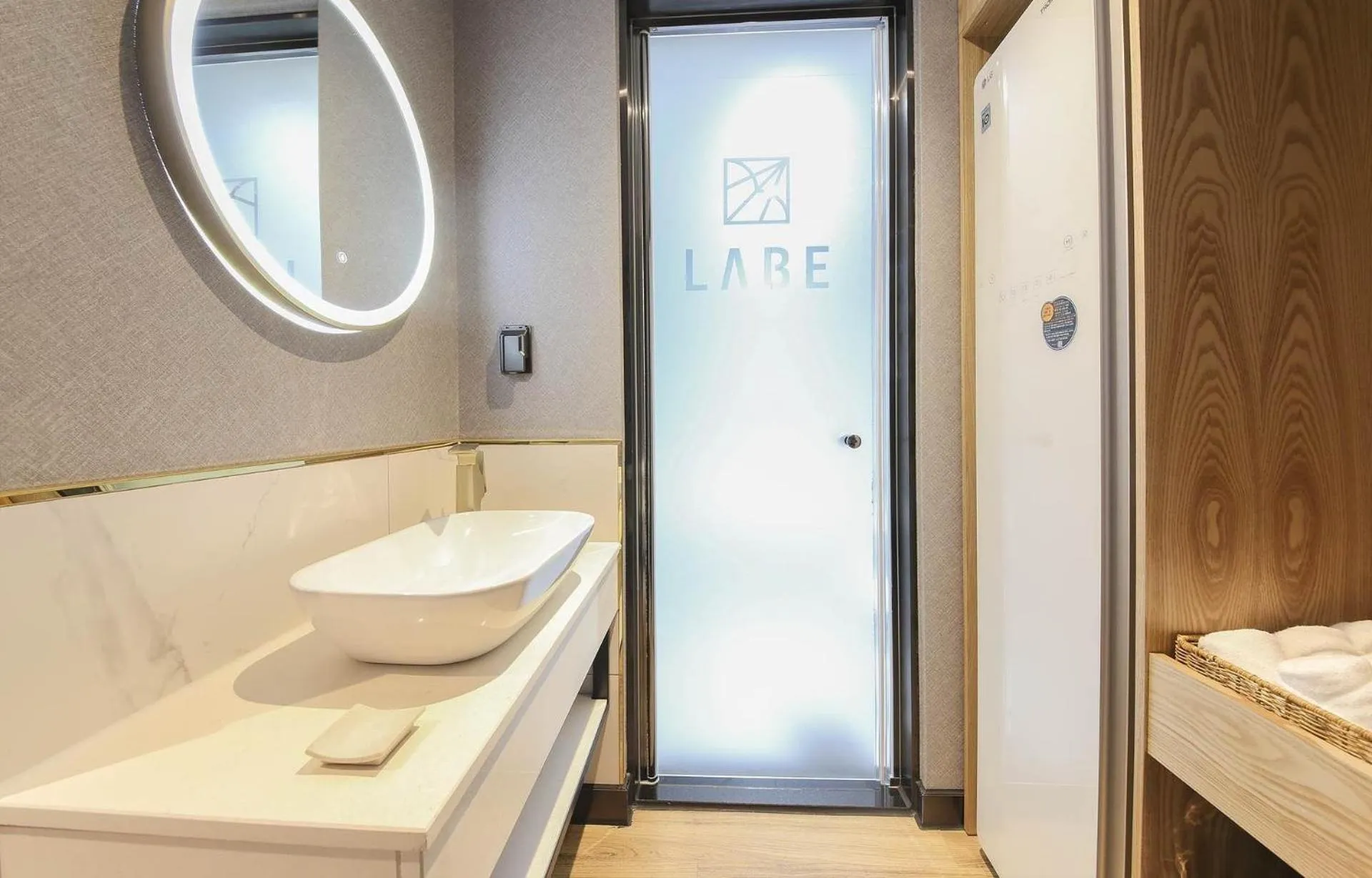 Toilet in LABE Hotel