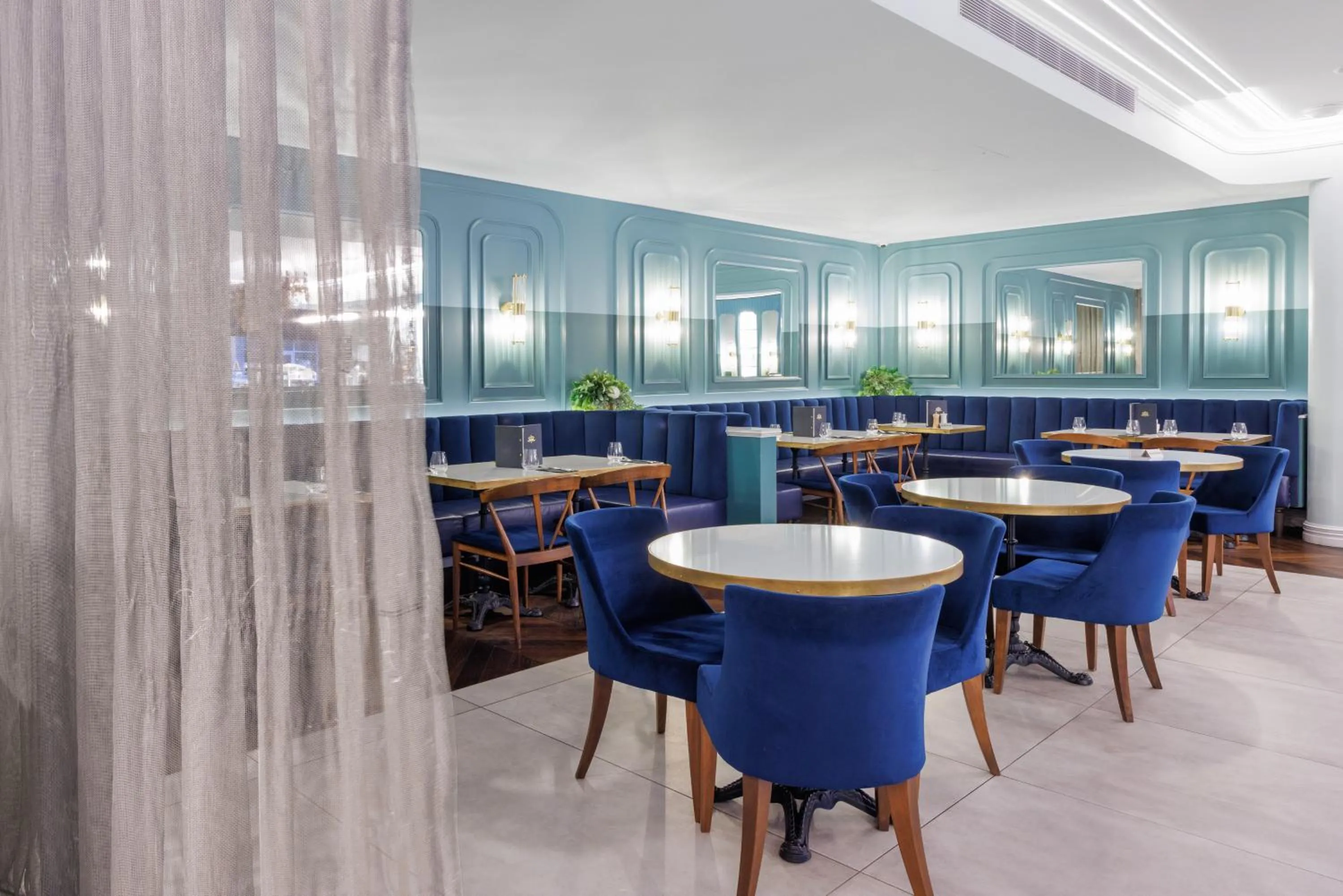 Restaurant/places to eat in The Mayfair