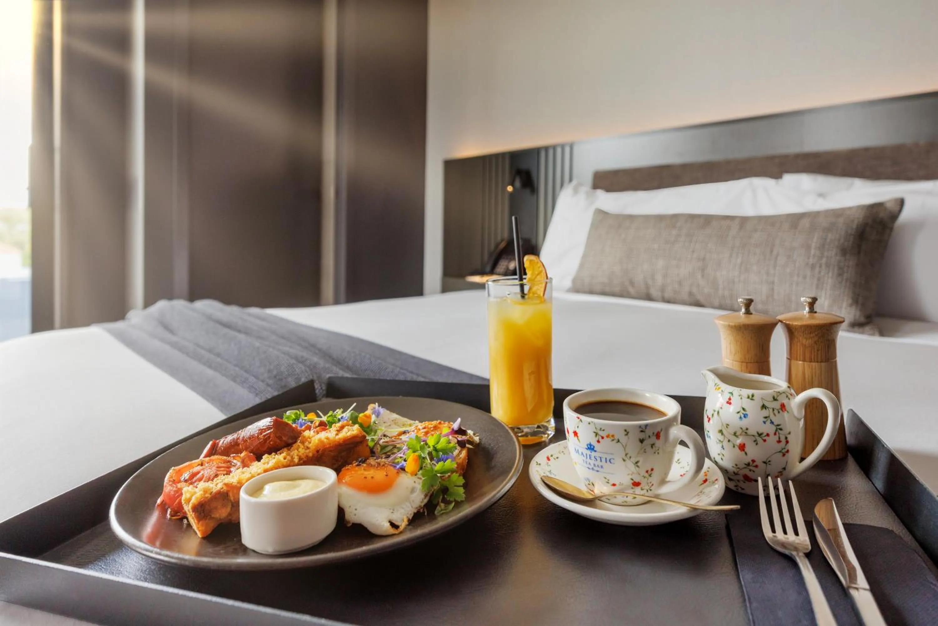 Breakfast, Bed in The Mayfair