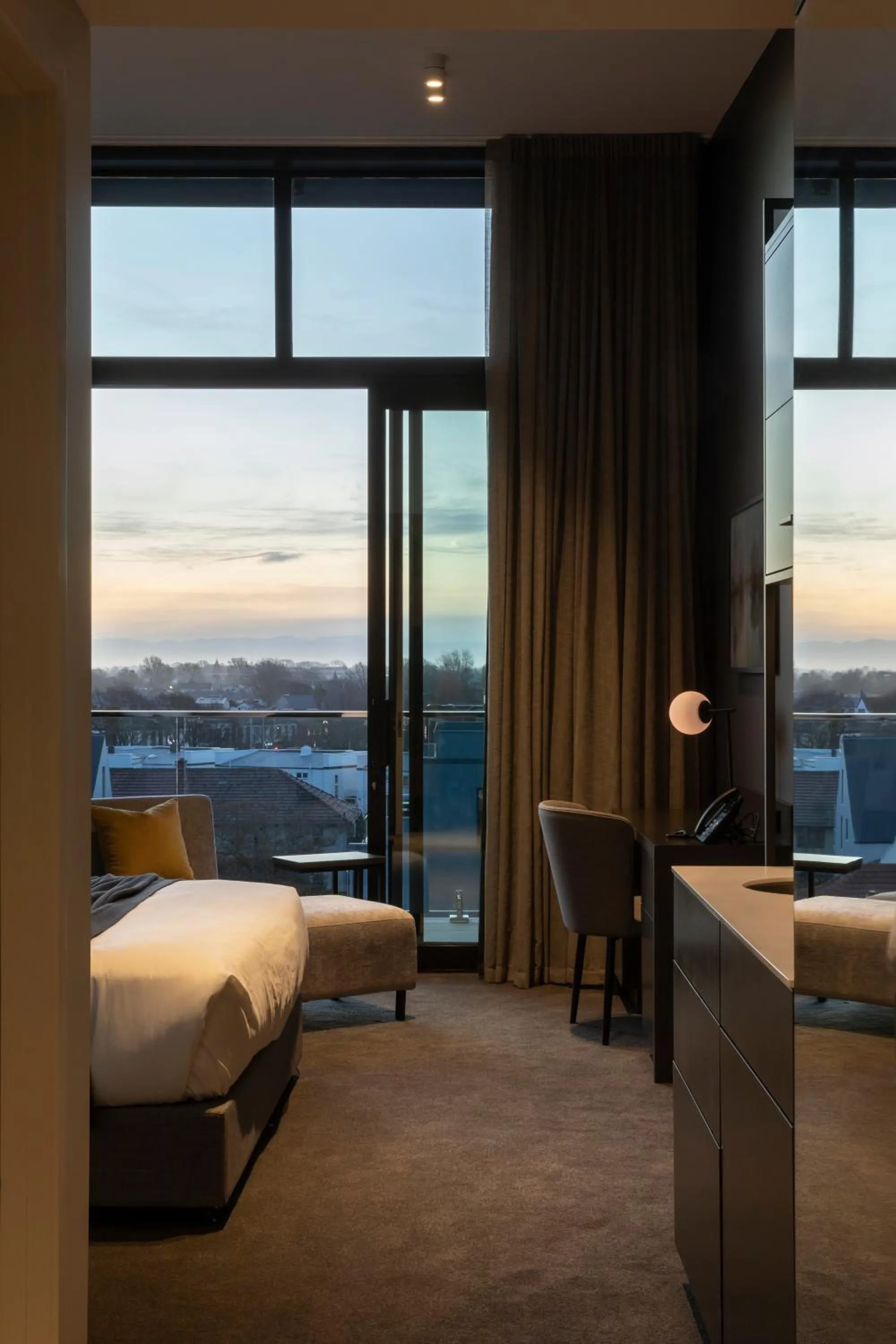 View (from property/room), Bed in The Mayfair