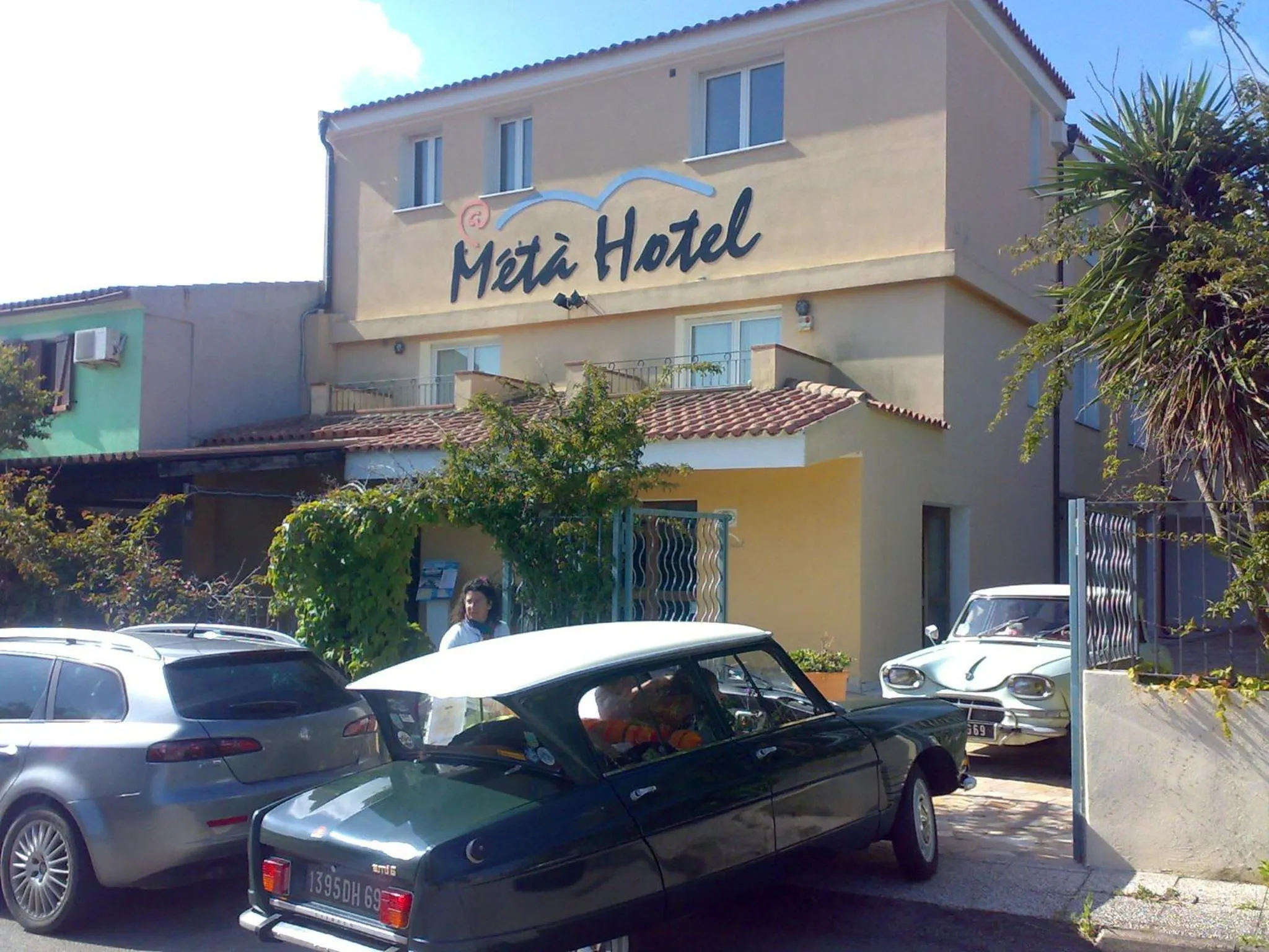 Facade/entrance in Meta Hotel