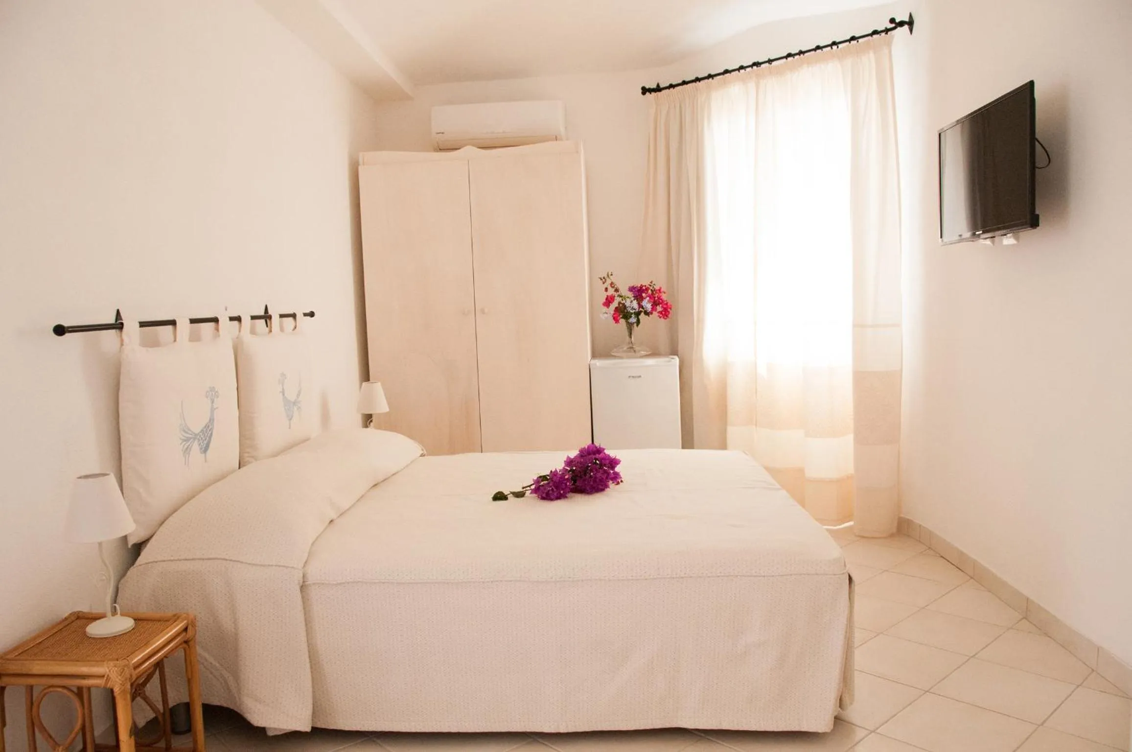 Photo of the whole room in Meta Hotel