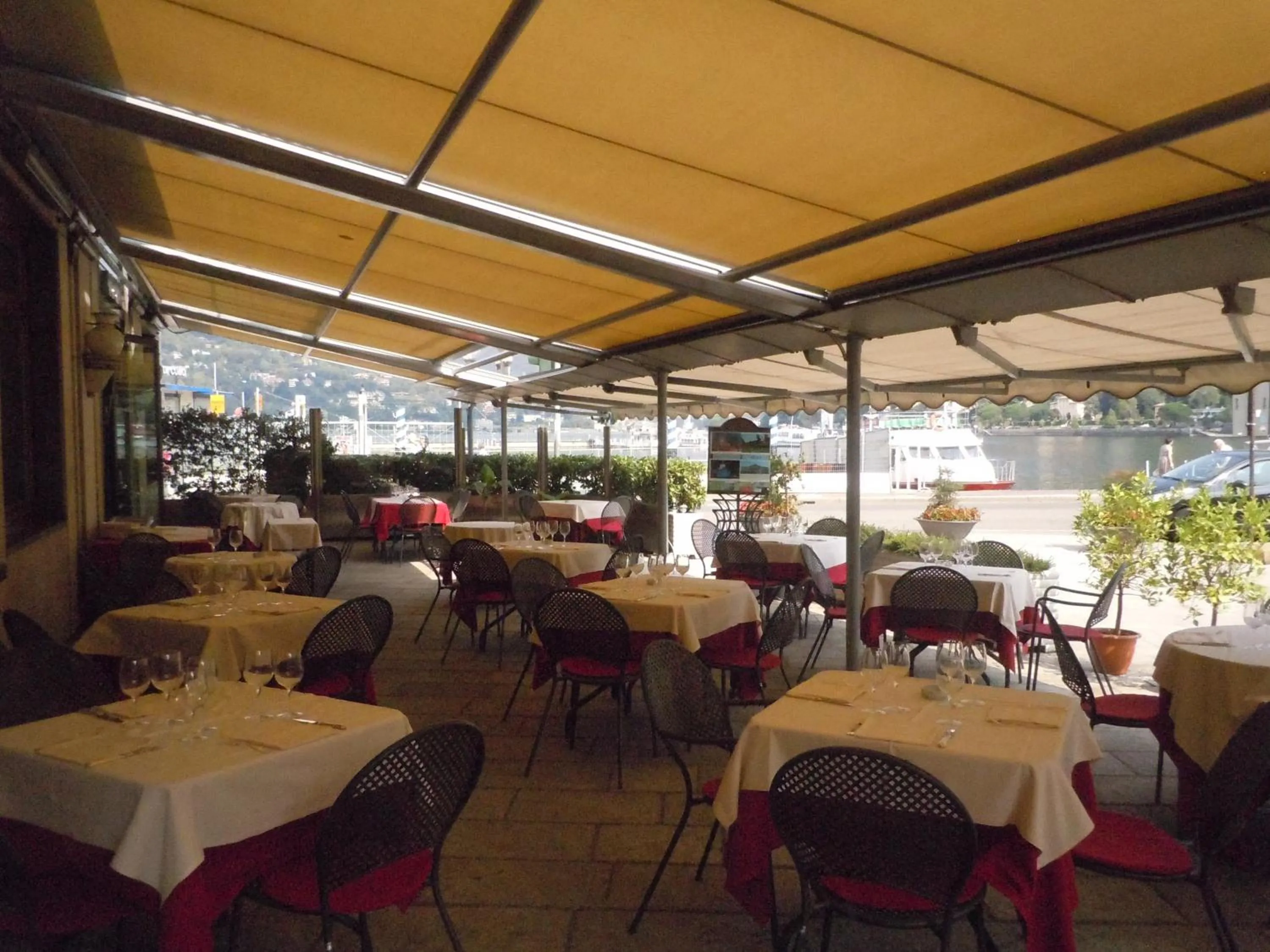 Restaurant/places to eat in Hotel Metropole Suisse