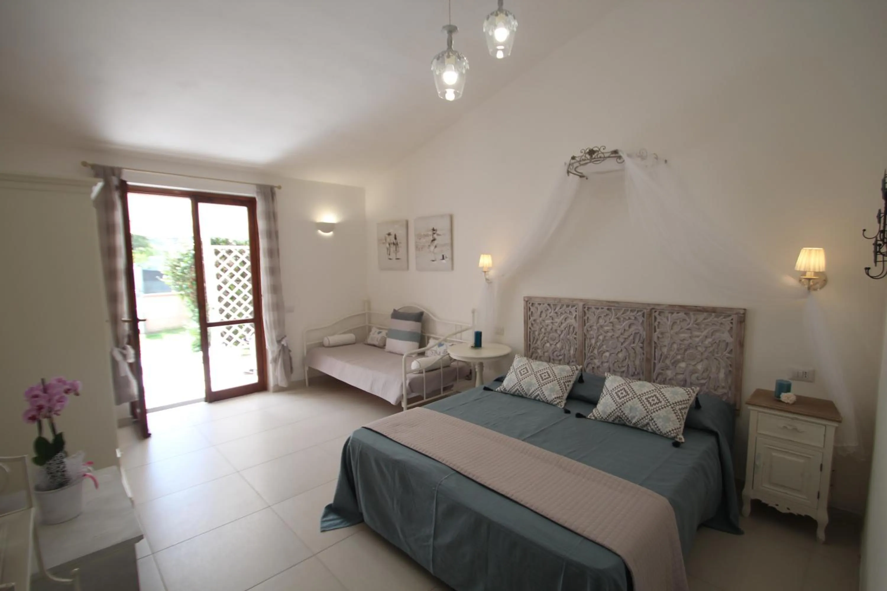 Decorative detail, Bed in Albaruja Hotel