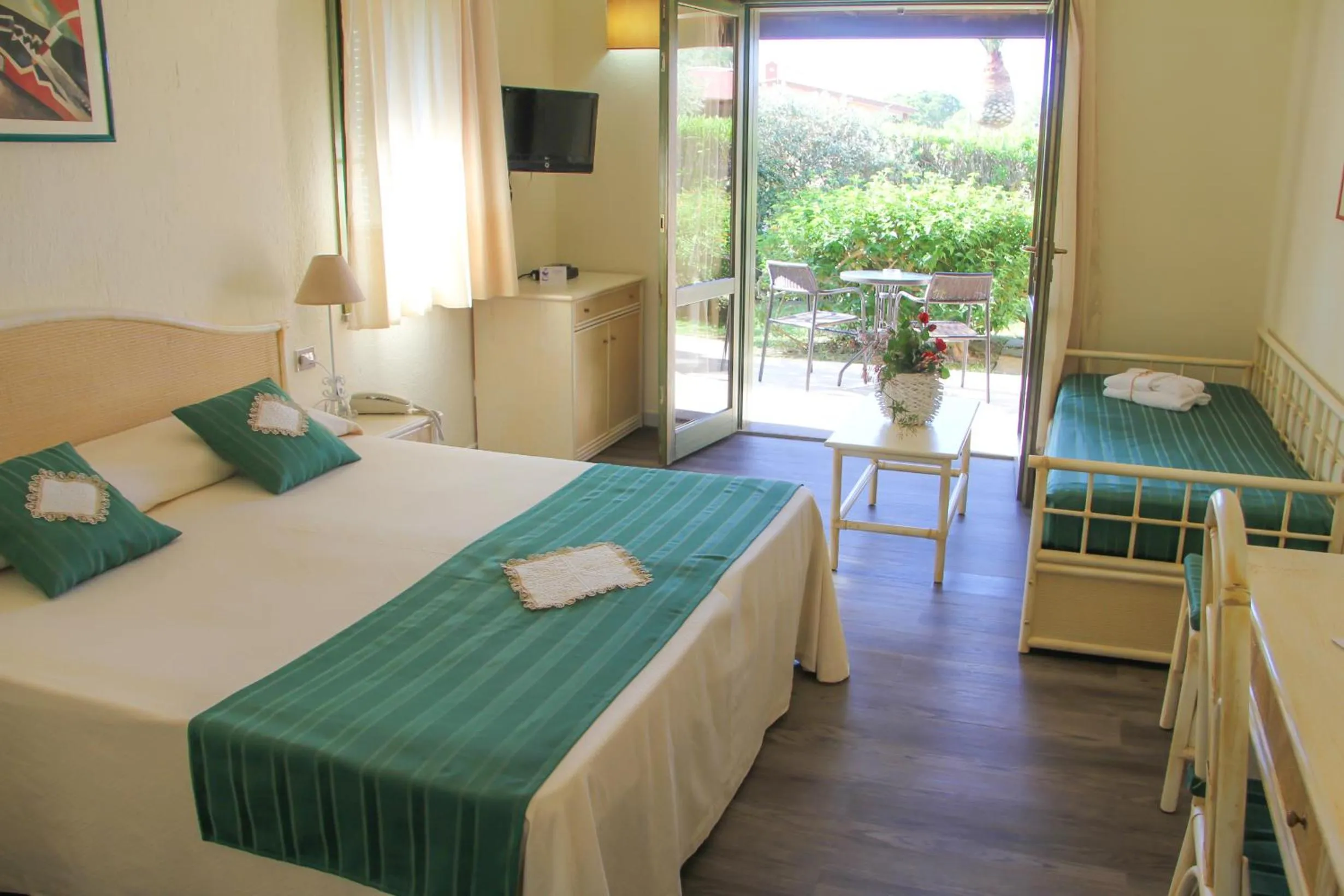 Bedroom, Bed in Albaruja Hotel