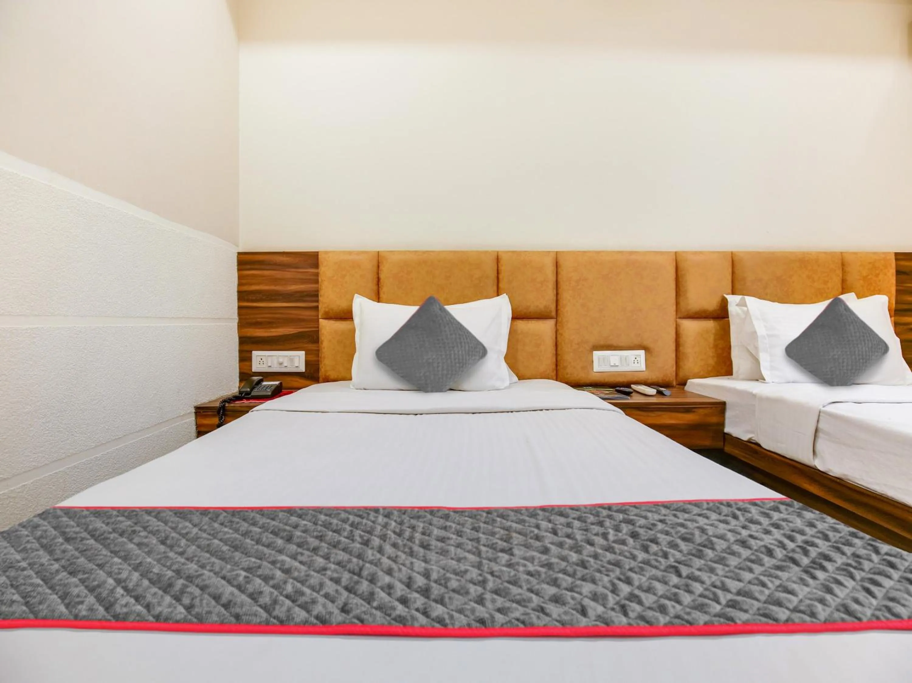 Bedroom, Bed in Hotel Ludhiana Regency