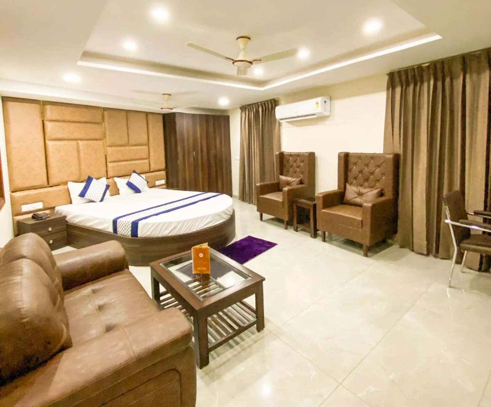 View (from property/room), Bed in Hotel Ludhiana Regency