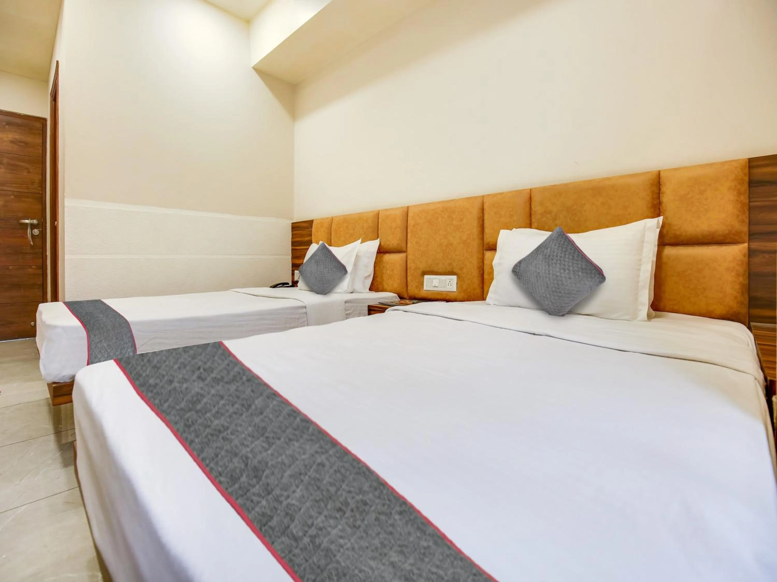 Bedroom, Bed in Hotel Ludhiana Regency