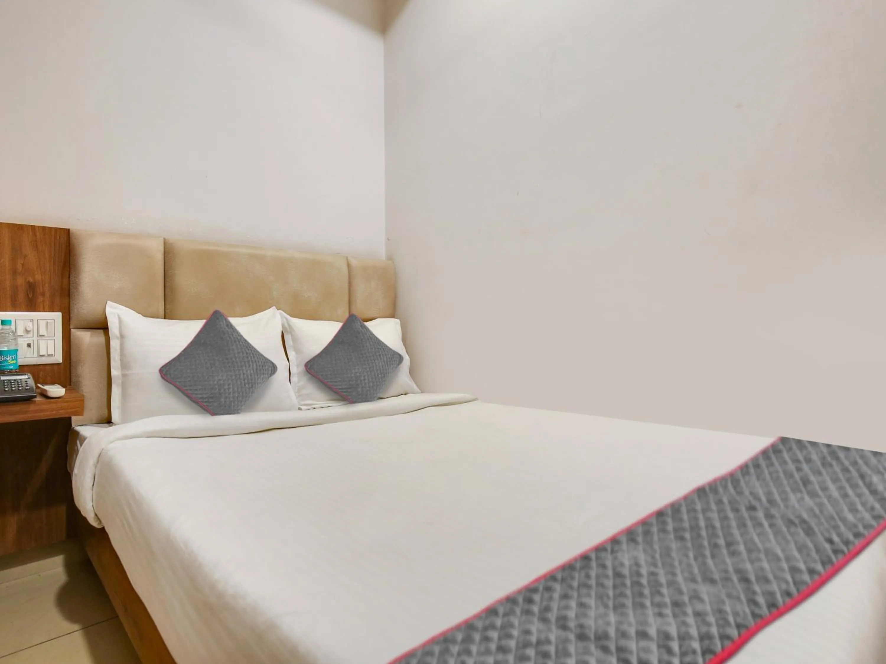 Bedroom, Bed in Hotel Ludhiana Regency