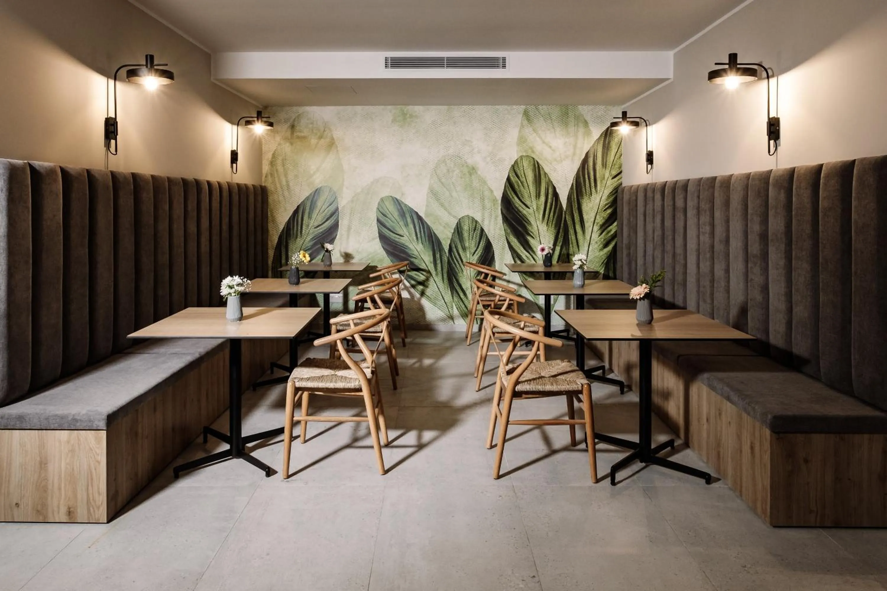 Restaurant/places to eat in Amery House