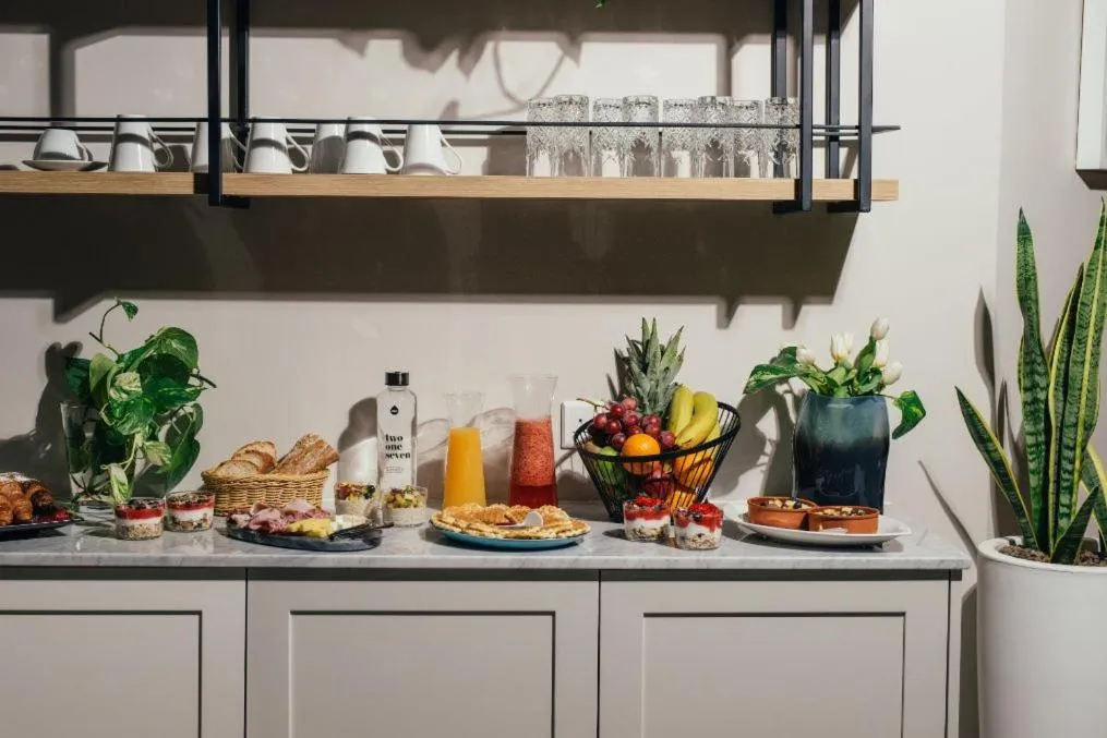 Breakfast in Amery House