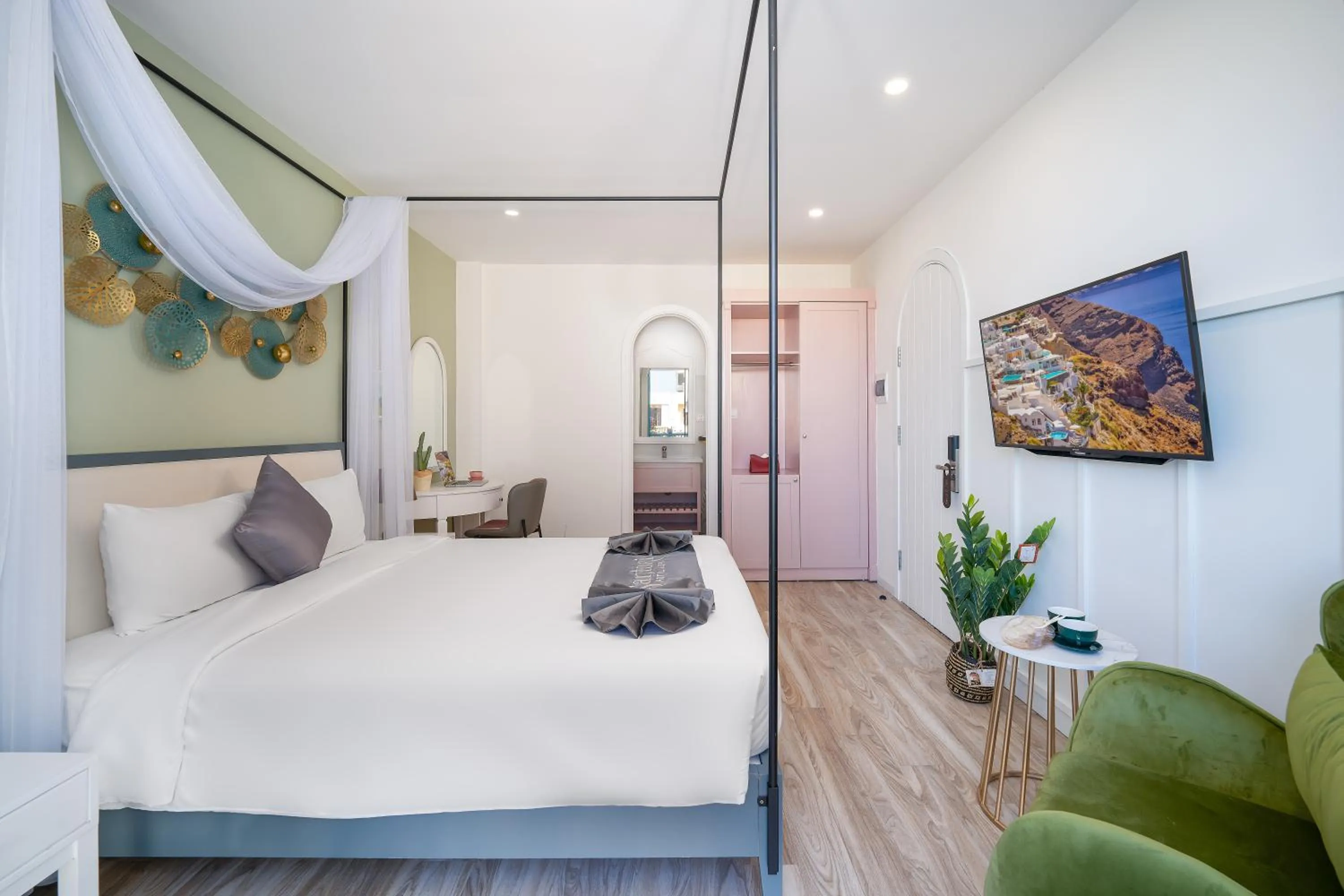 Bed in Santori Hotel And Spa