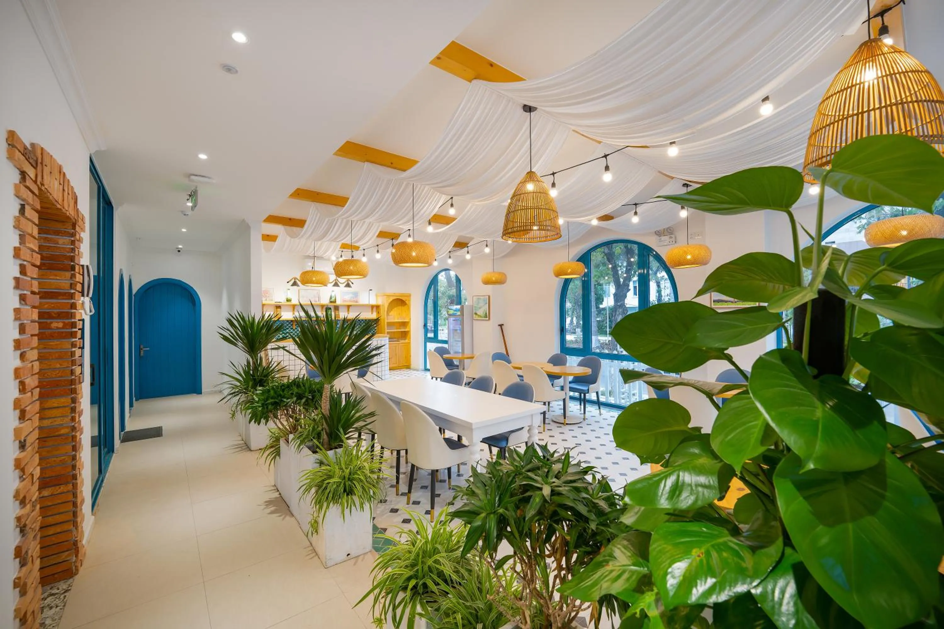 Restaurant/places to eat in Santori Hotel And Spa