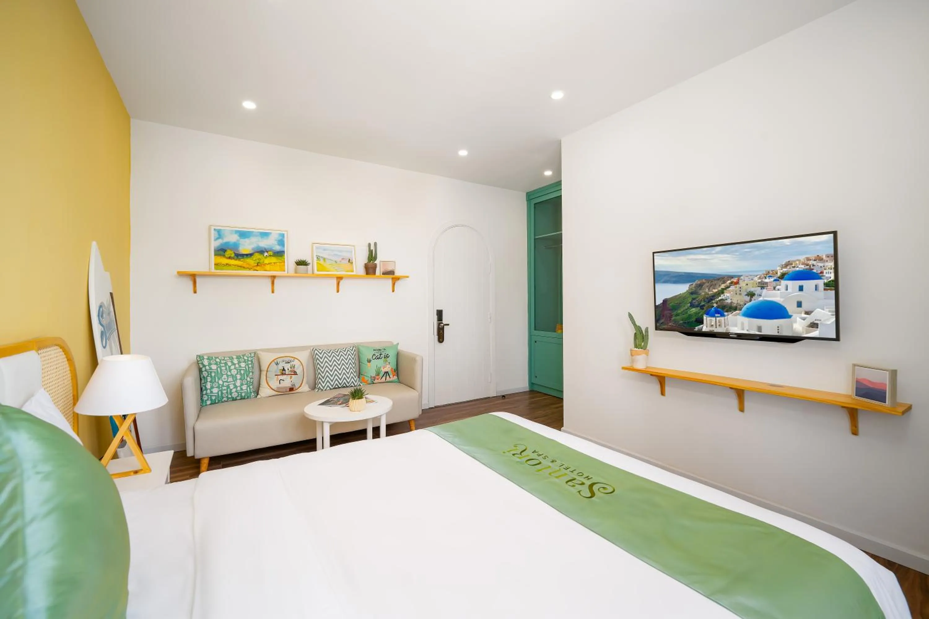 Bed in Santori Hotel And Spa