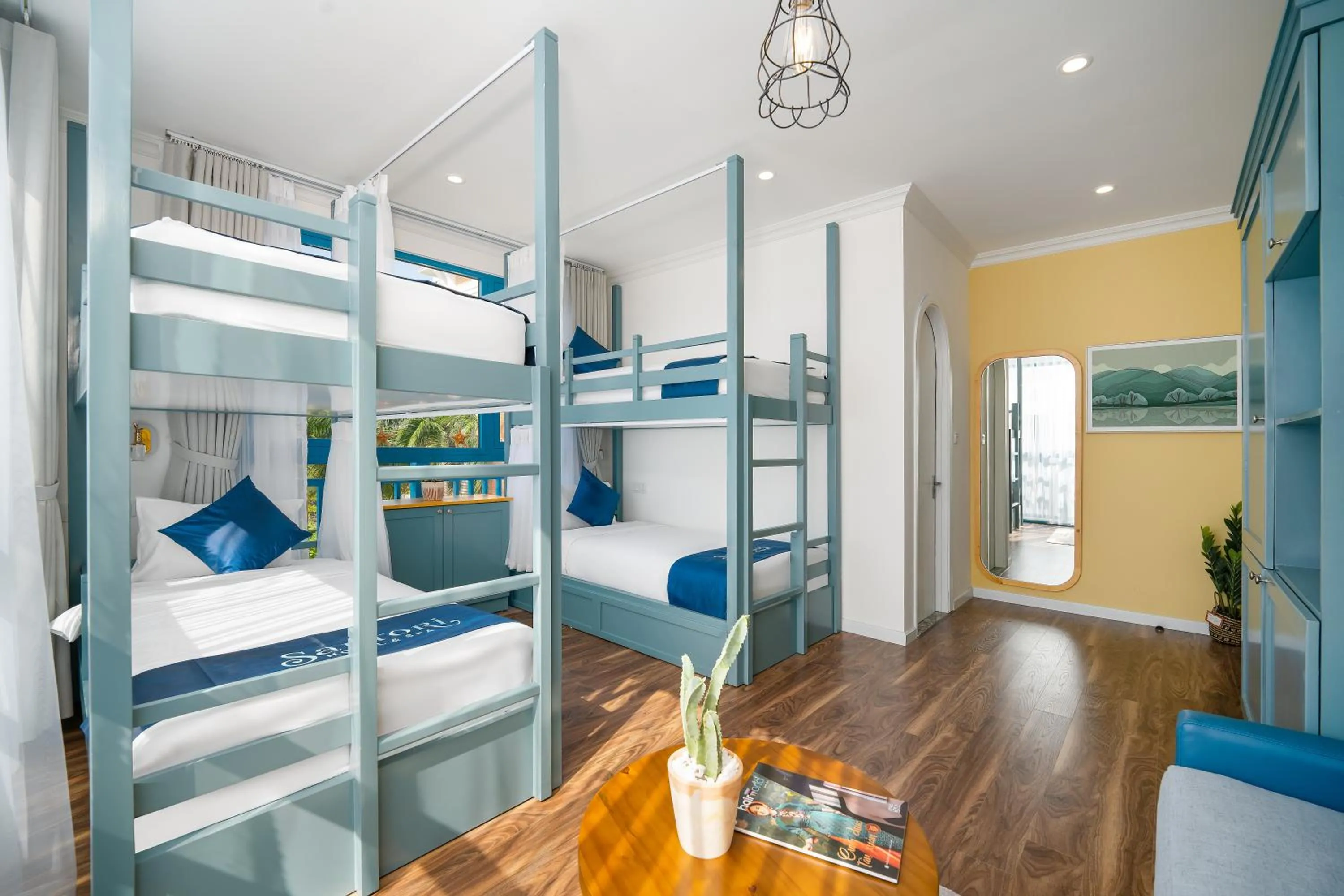 bunk bed in Santori Hotel And Spa