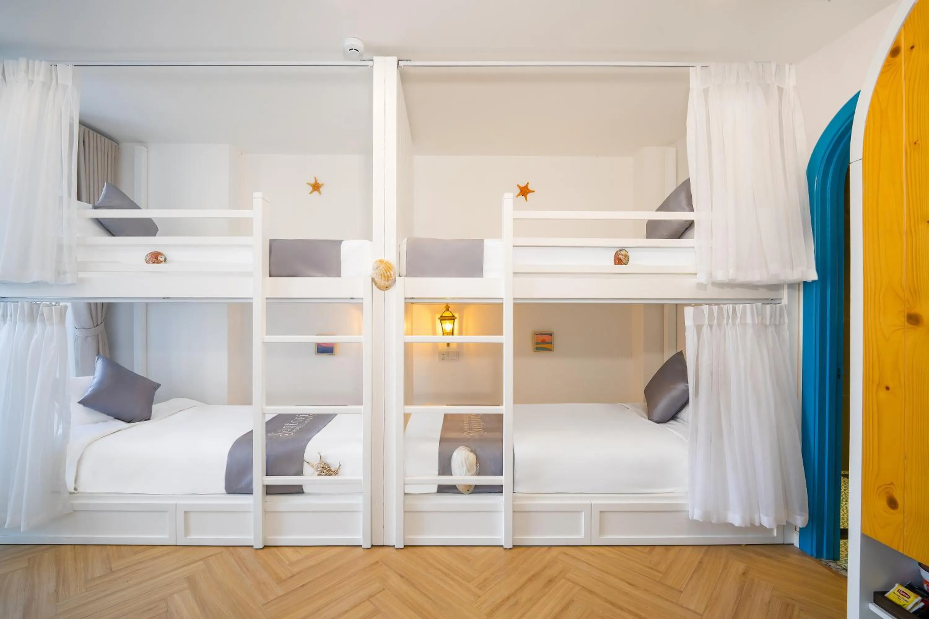 bunk bed in Santori Hotel And Spa