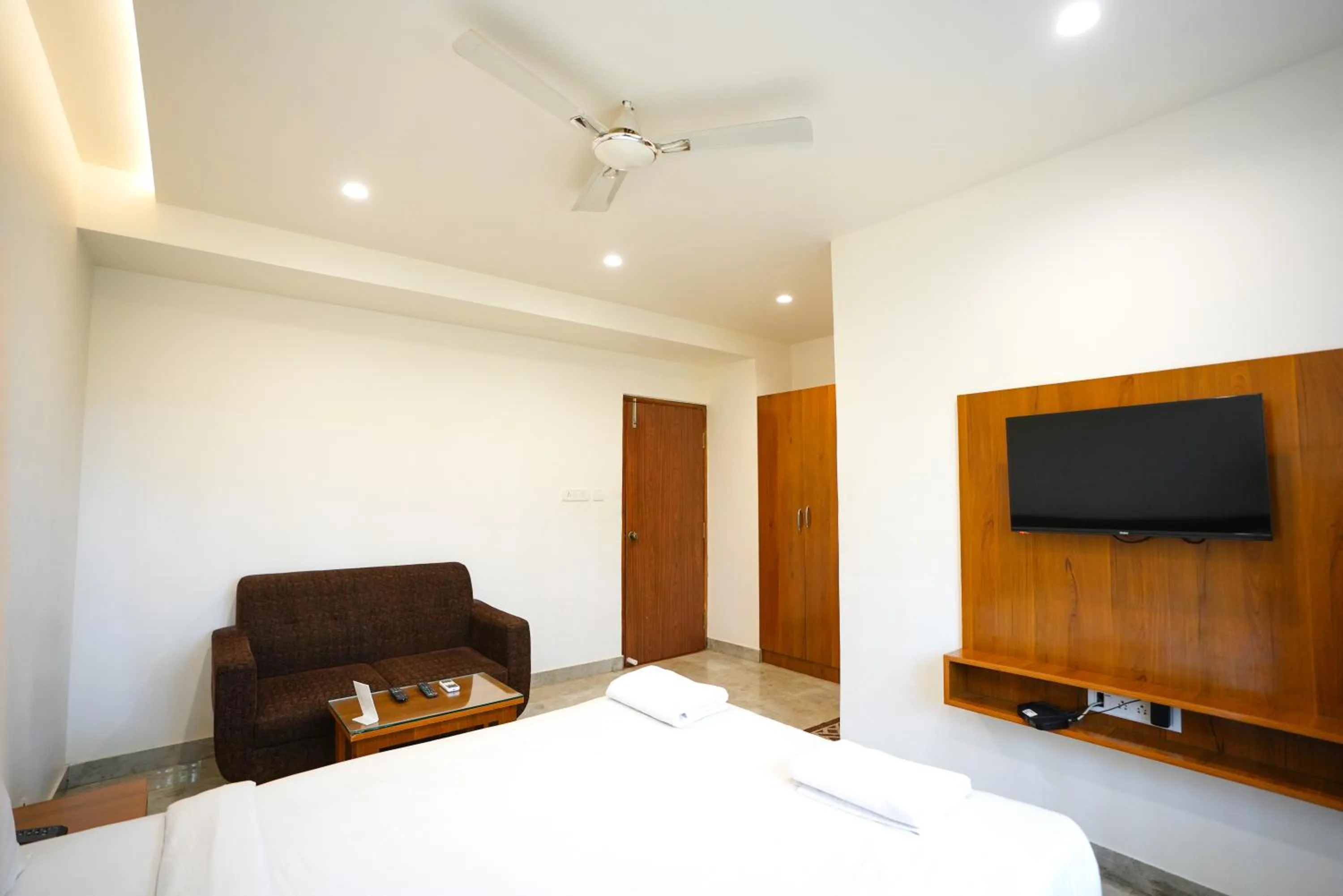 Bed in THE EKAH COMFORTS