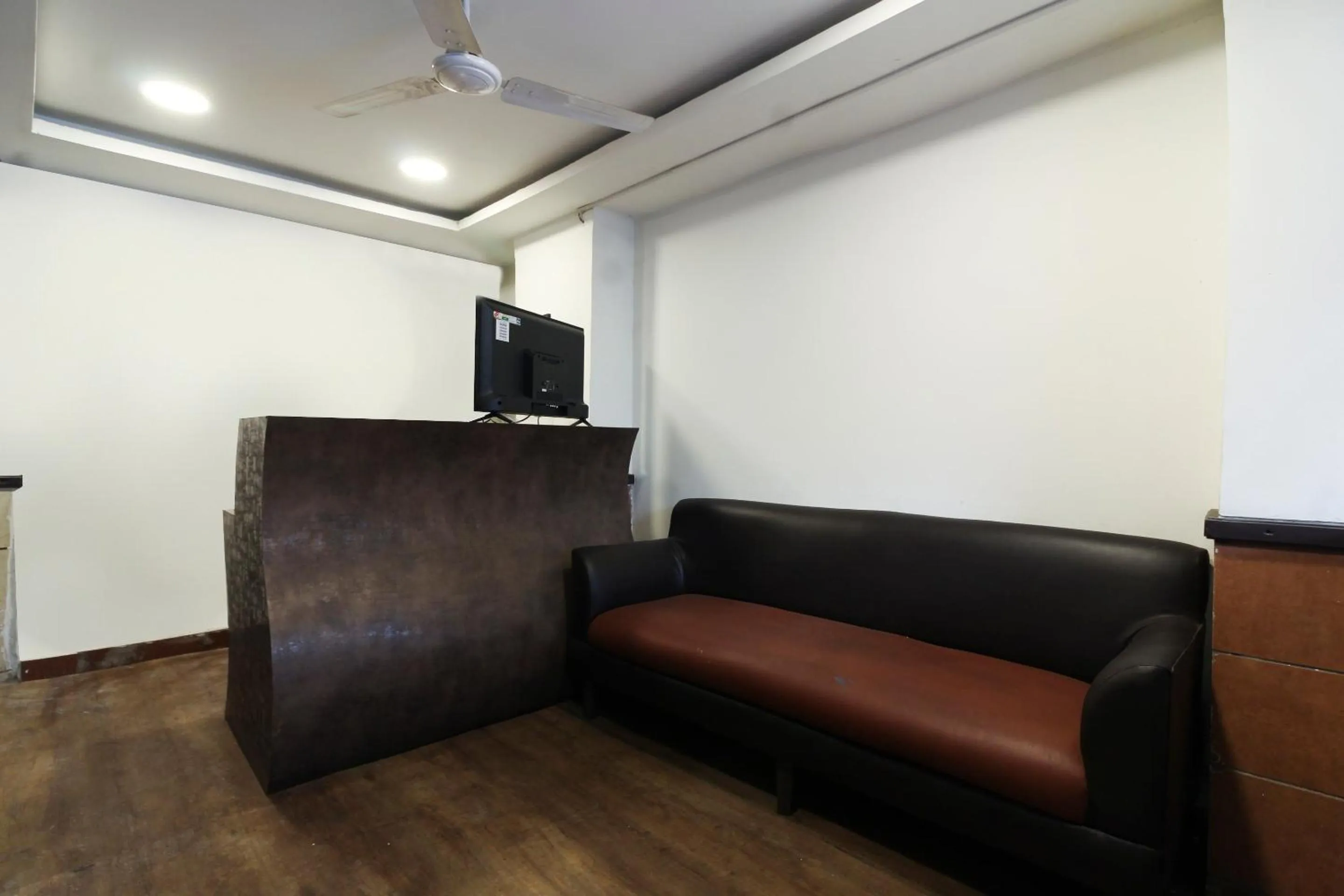 Lobby or reception in Hotel O by OYO V Square