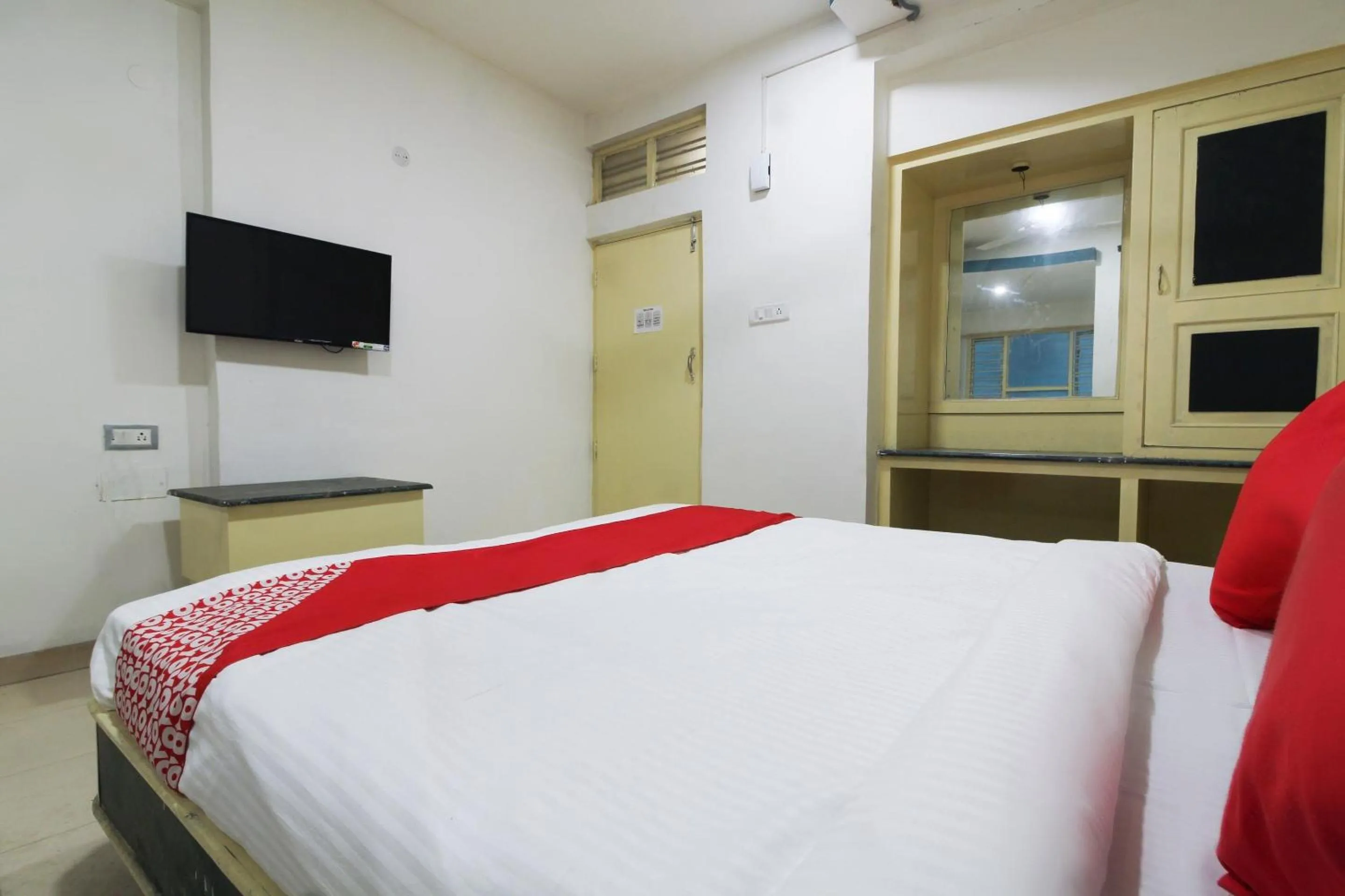 Bedroom, Bed in Hotel O by OYO V Square