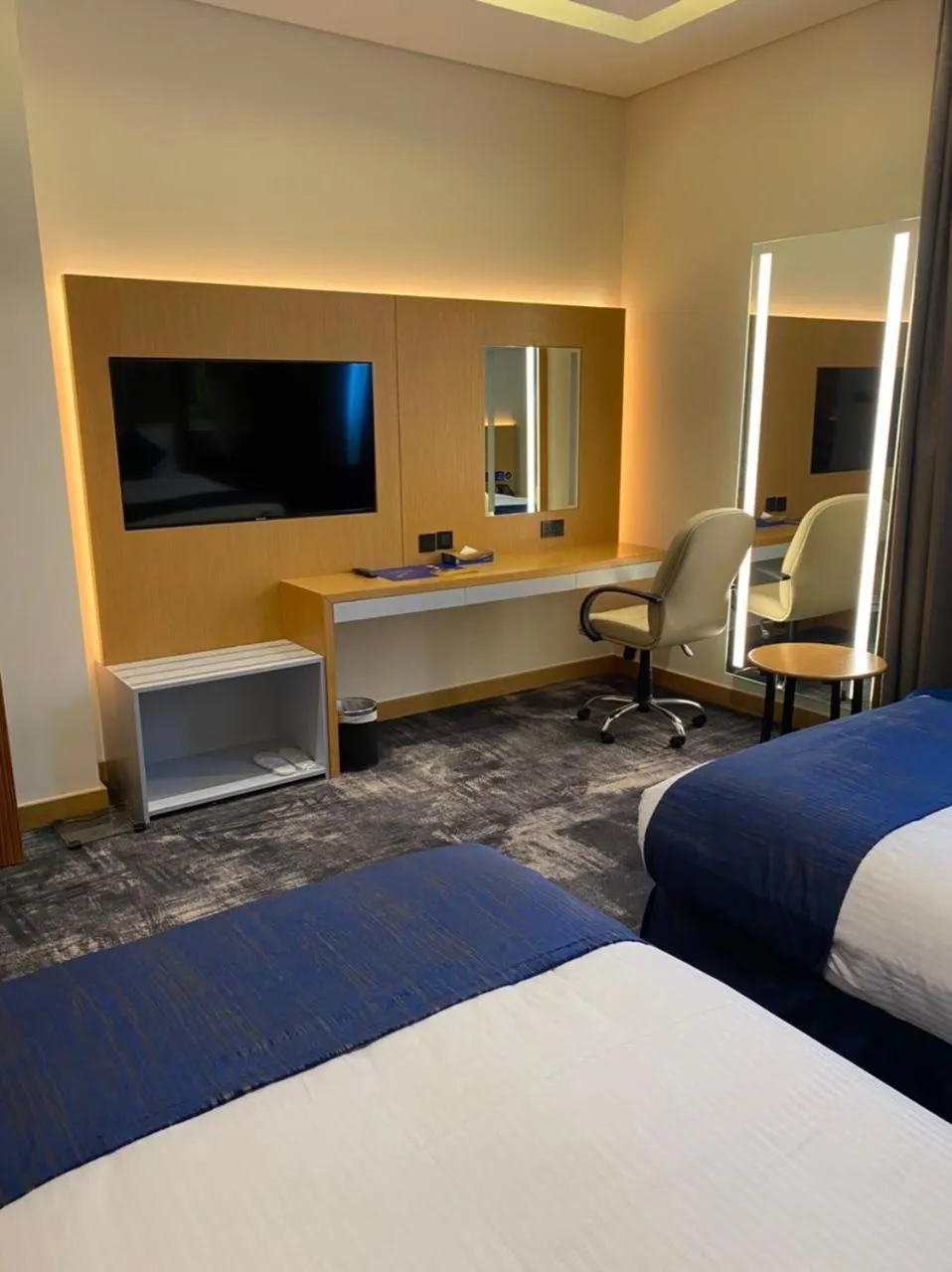 Bed in AL HAYAT HOTEL