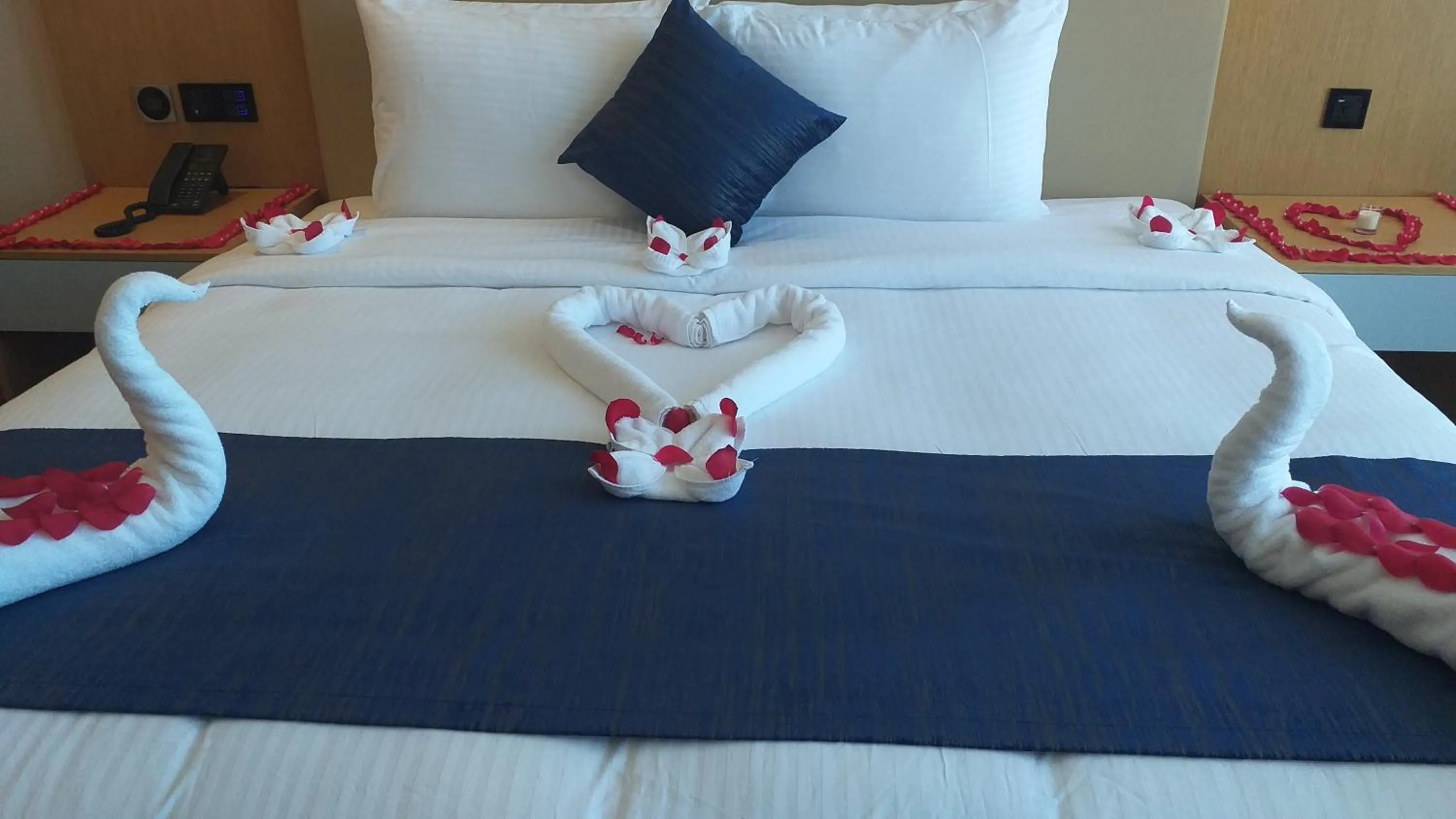 Bed in AL HAYAT HOTEL