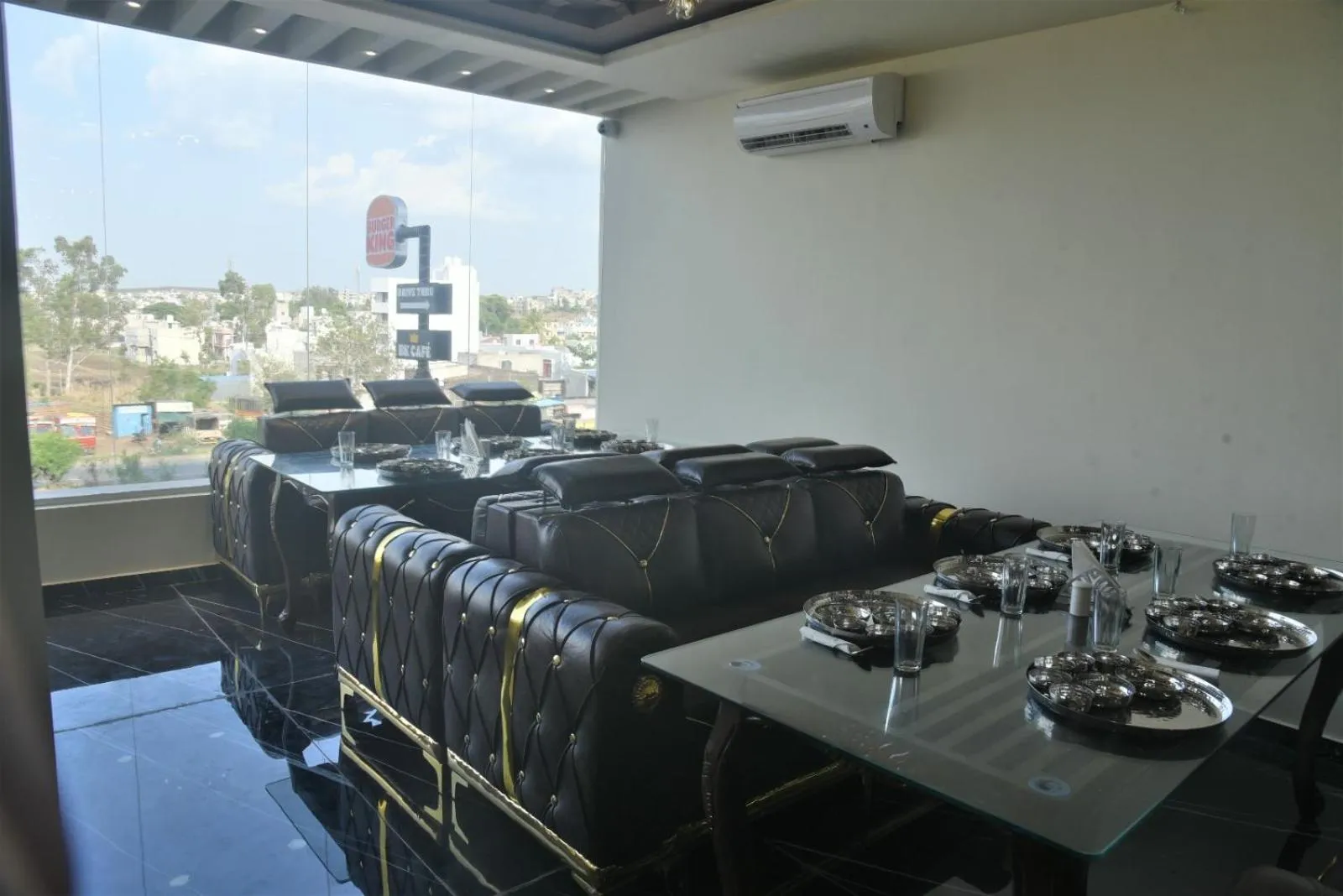 Restaurant/places to eat in Hotel Jurkis, Kolhapur