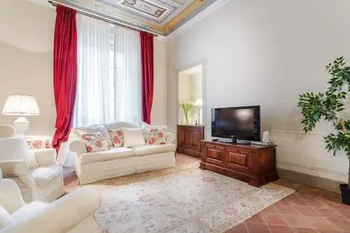 Casa Daniela, BEYOND THE EXTRAORDINARY Romantic Quiet Spacious Apartment Next to Guinigi Tower Casa Daniela, BEYOND THE EXTRAORDINARY Romantic Quiet Spacious Apartment Next to Guinigi Tower