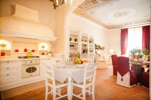 Casa Daniela, BEYOND THE EXTRAORDINARY Romantic Quiet Spacious Apartment Next to Guinigi Tower