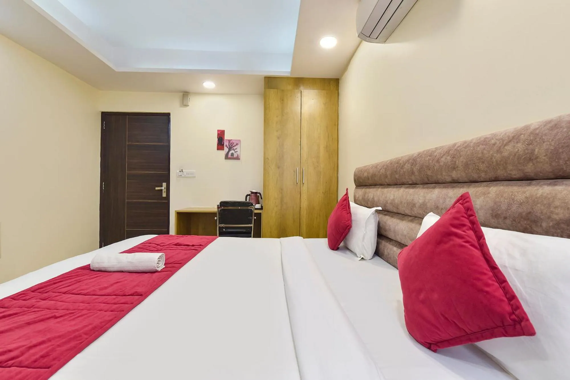 Bed in FabHotel Pink City - World Trade Park