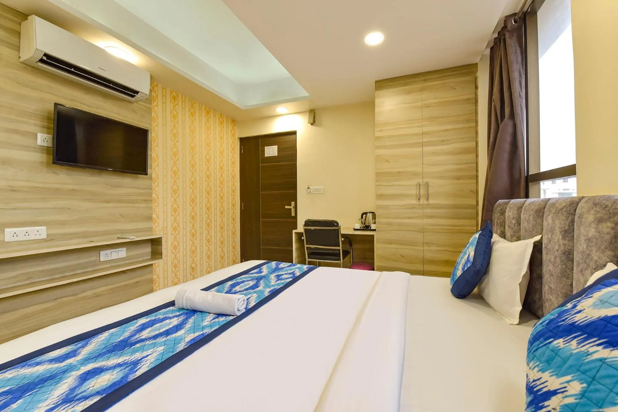 Bed in FabHotel Pink City - World Trade Park