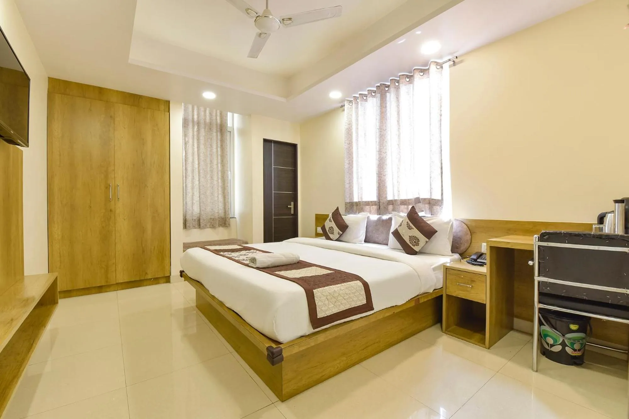 Bed in FabHotel Pink City - World Trade Park