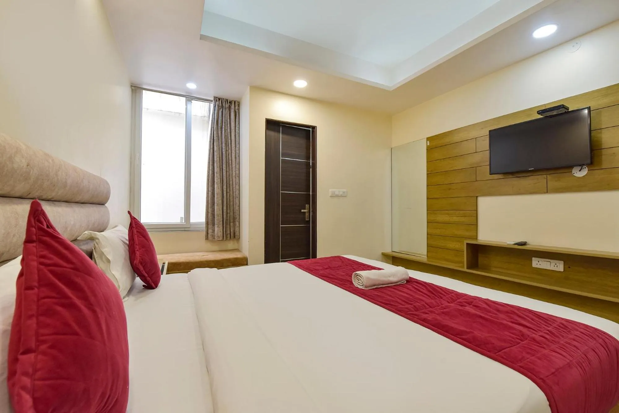 Bed in FabHotel Pink City - World Trade Park