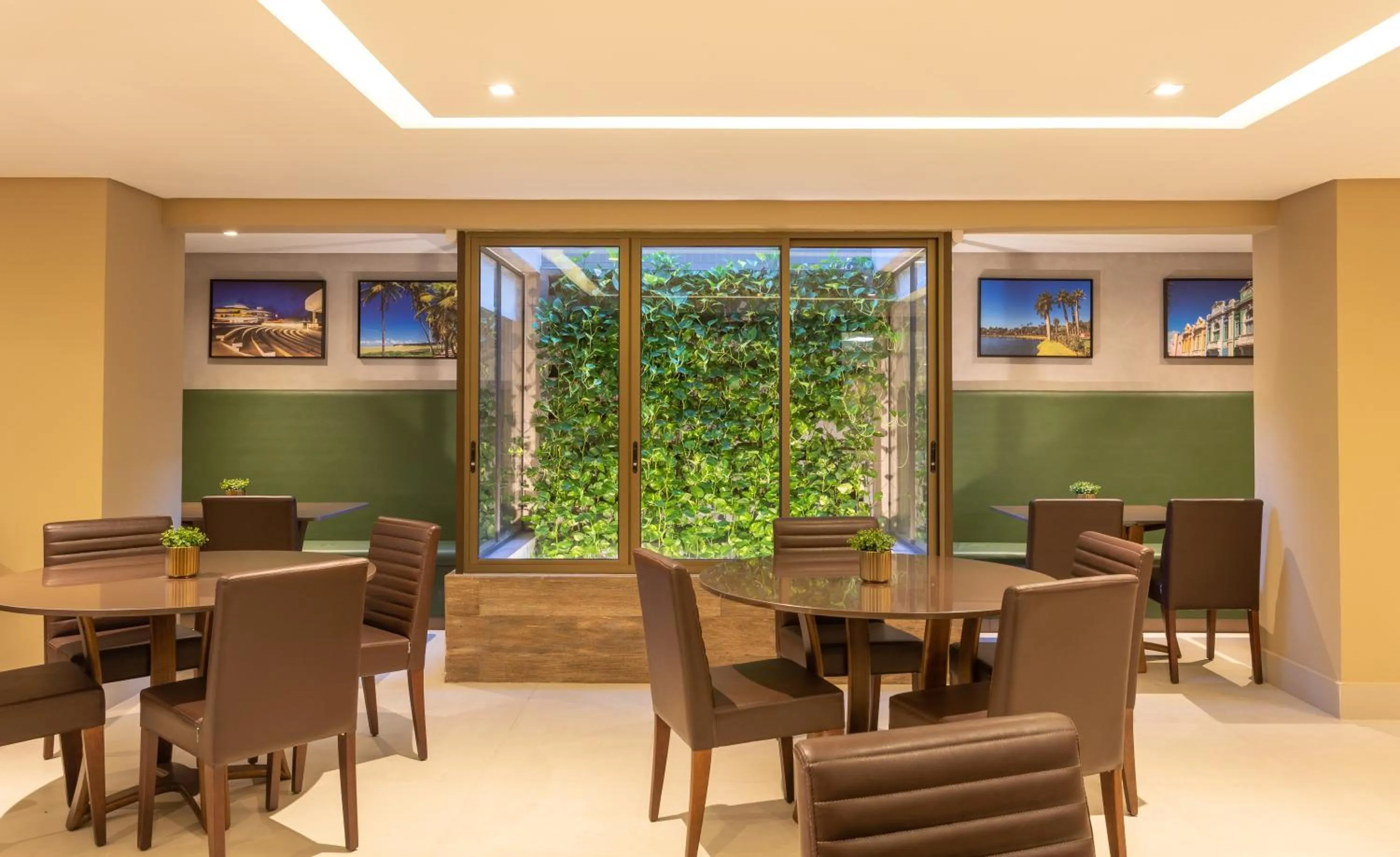 Dining area in Hotel Annamar Premium