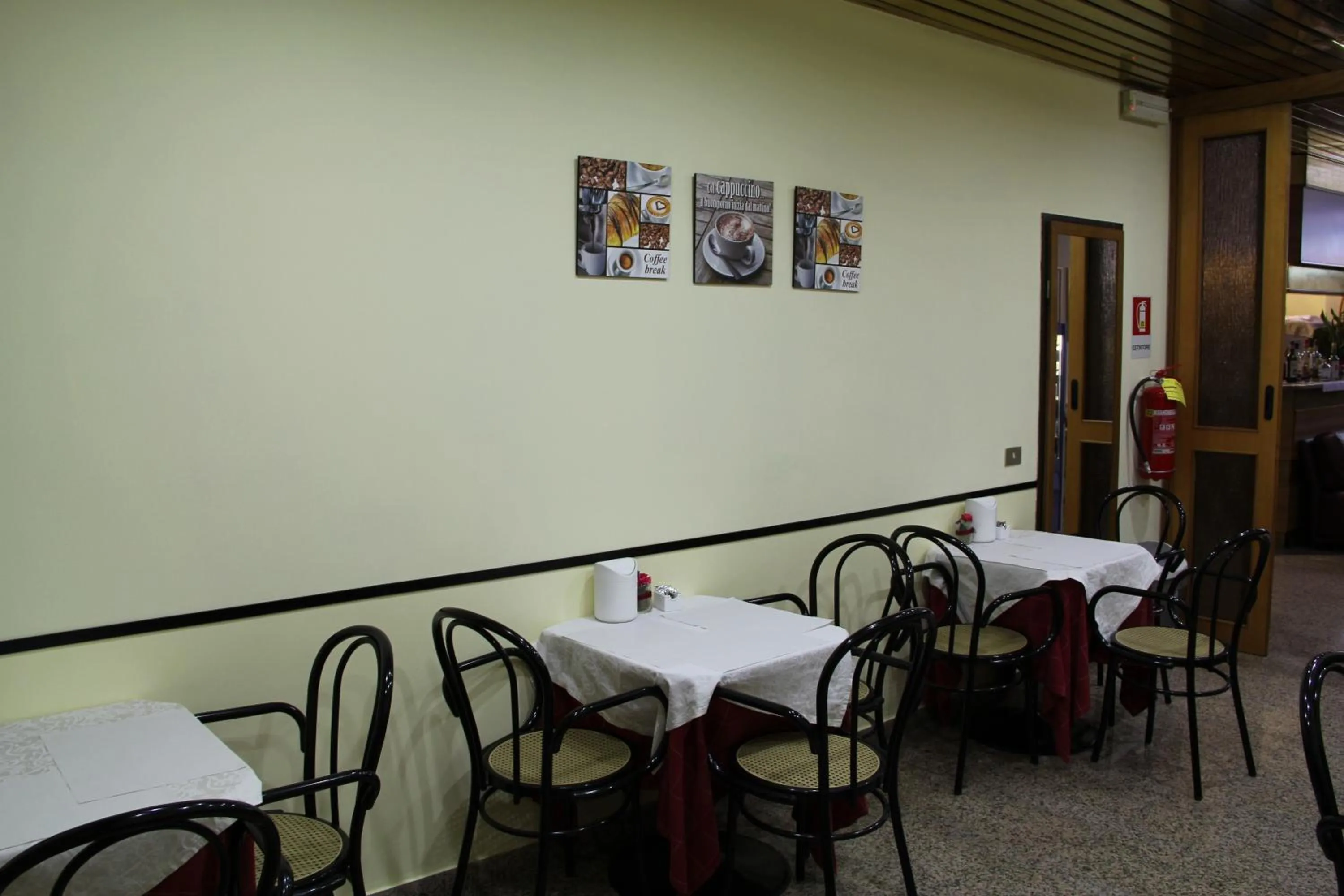 Restaurant/places to eat in Hotel Lugano