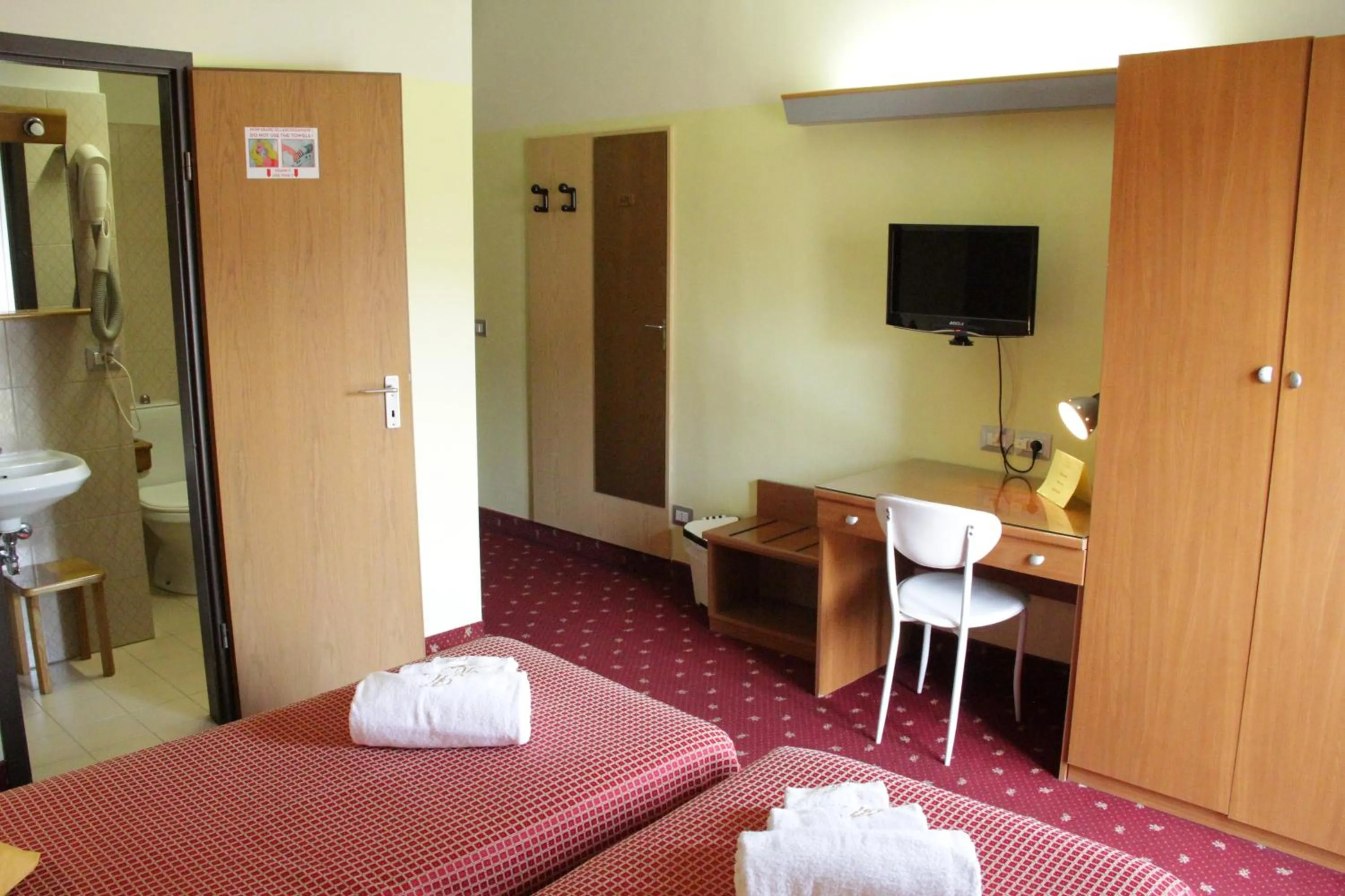 Bedroom, Bed in Hotel Lugano