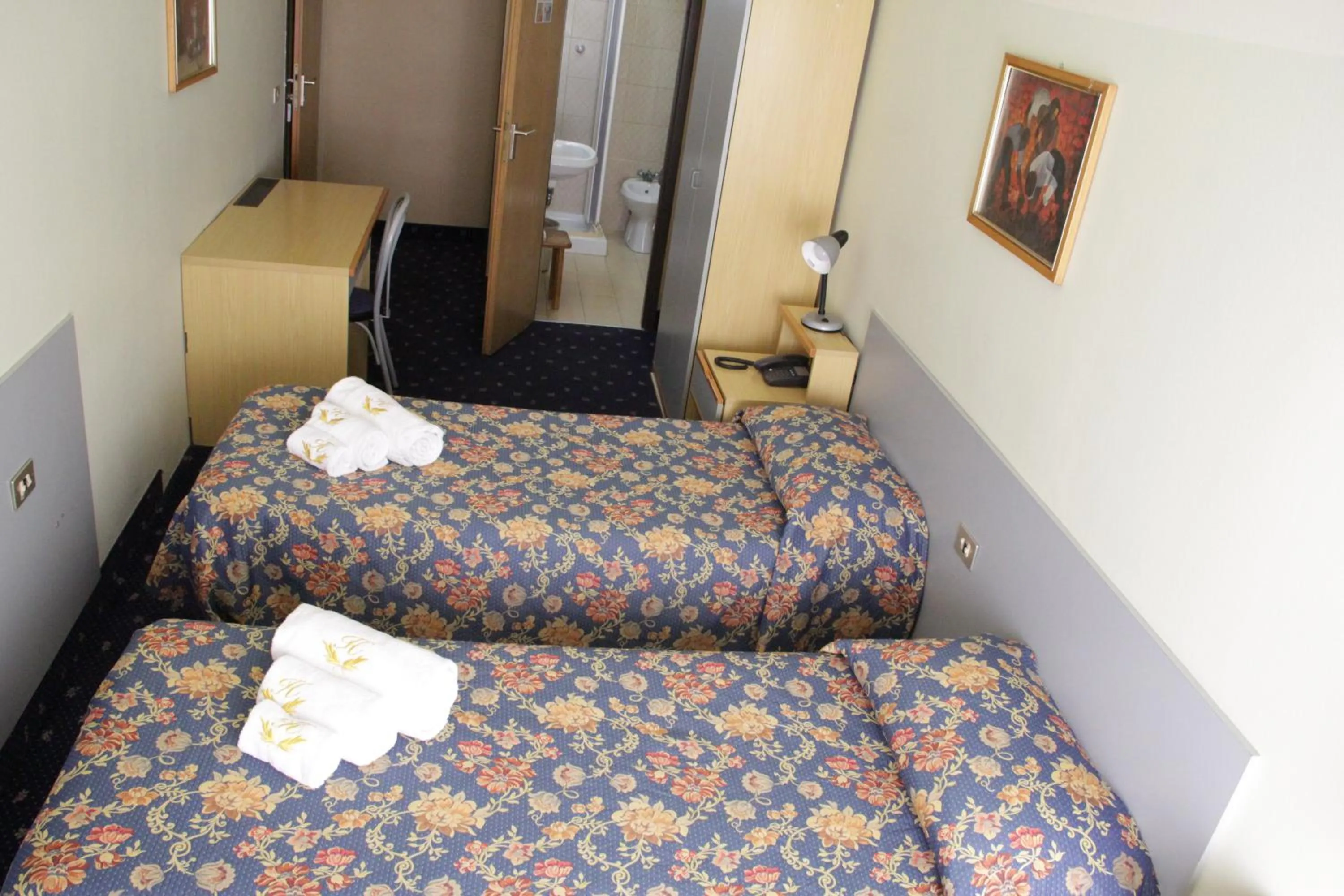 Bedroom, Bed in Hotel Lugano