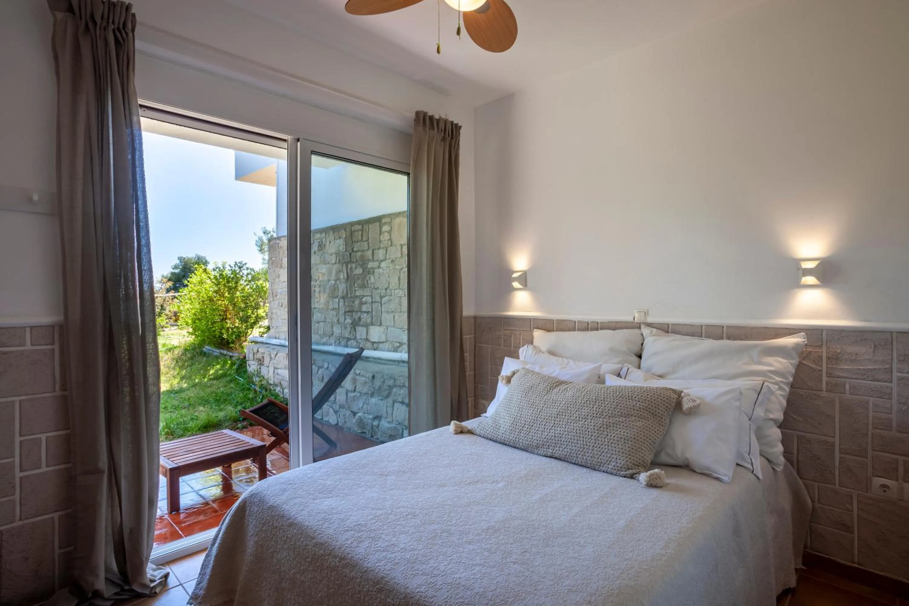 Photo of the whole room, Bed in Alterra Vita Homes By the Sea