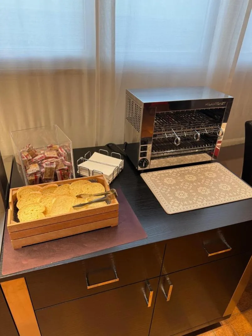 toaster in Jet Hotel, Sure Hotel Collection by Best Western