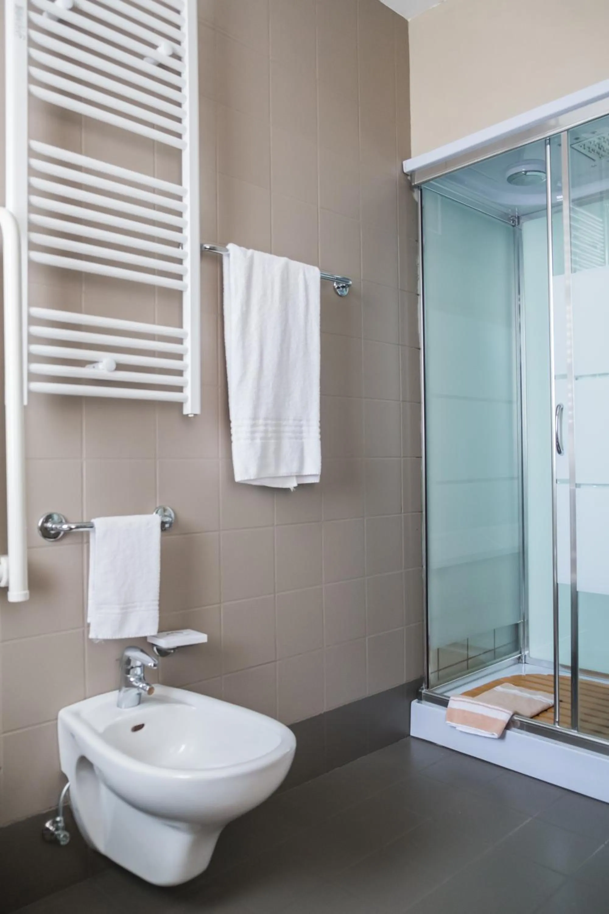 Bathroom in Jet Hotel, Sure Hotel Collection by Best Western